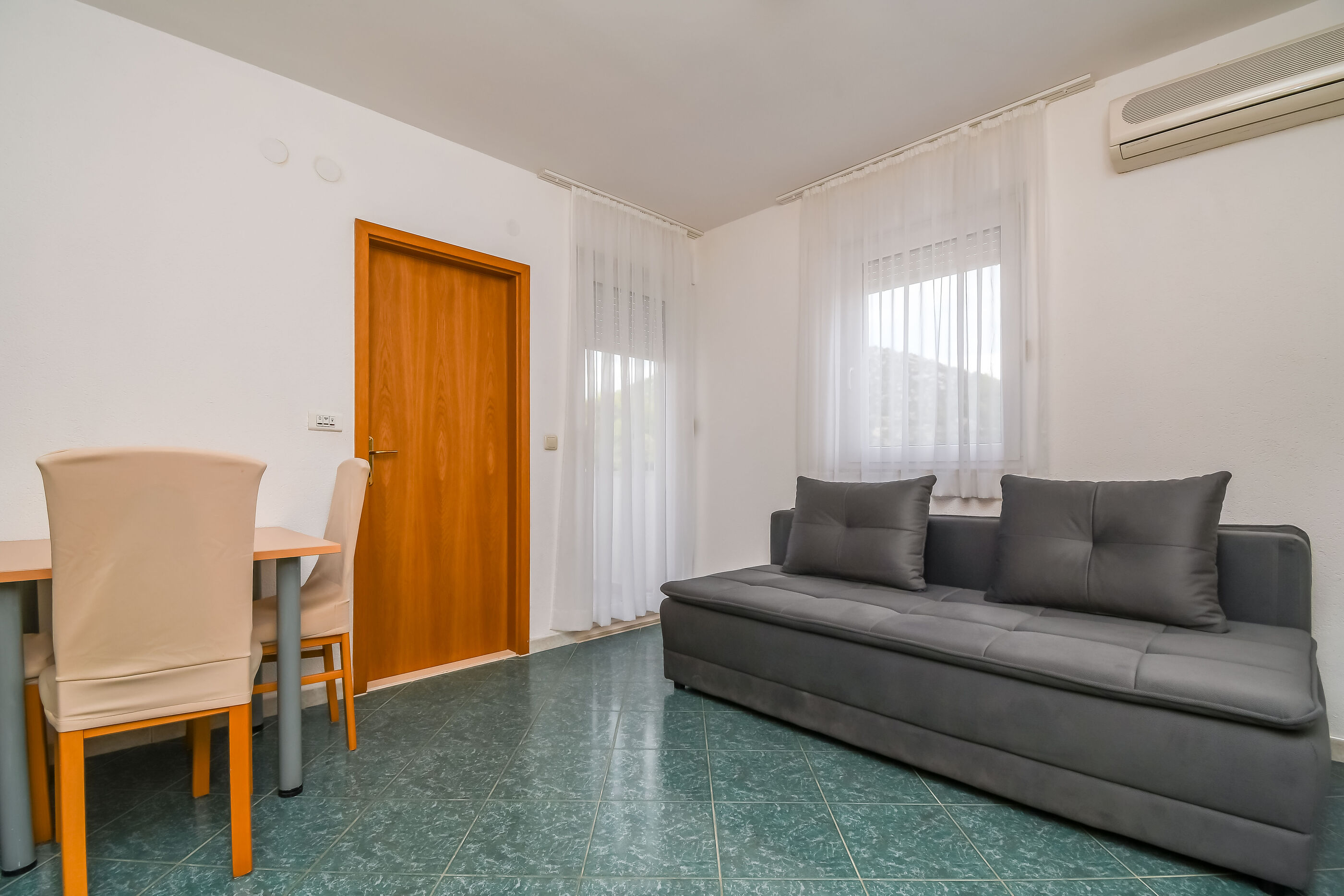 Apartments Jakov 32601-A1