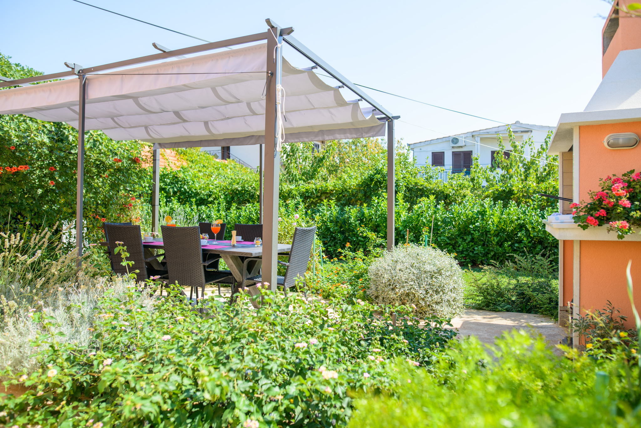 House Mirjana 108301-K1