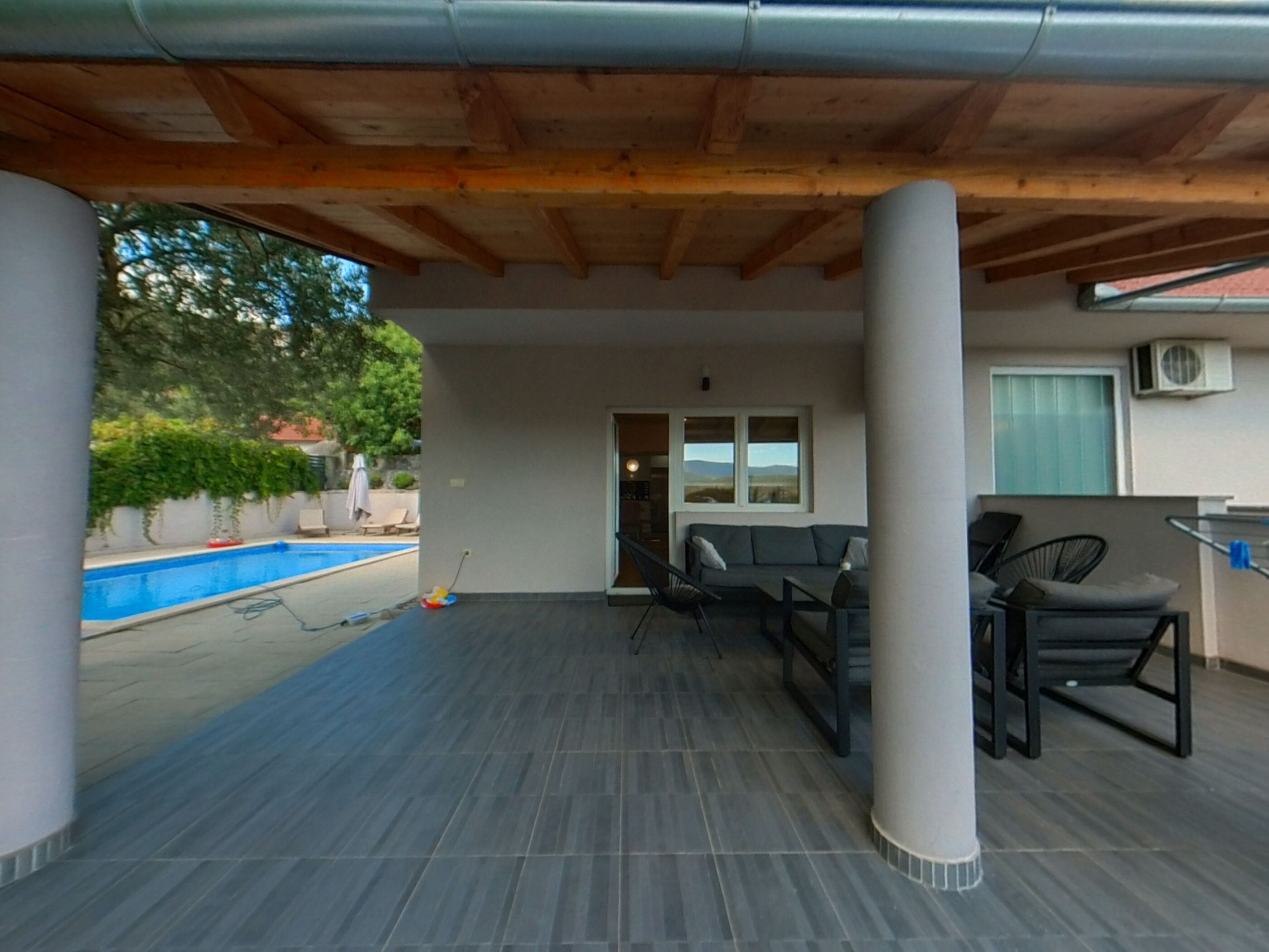 House Neda 115031-K1