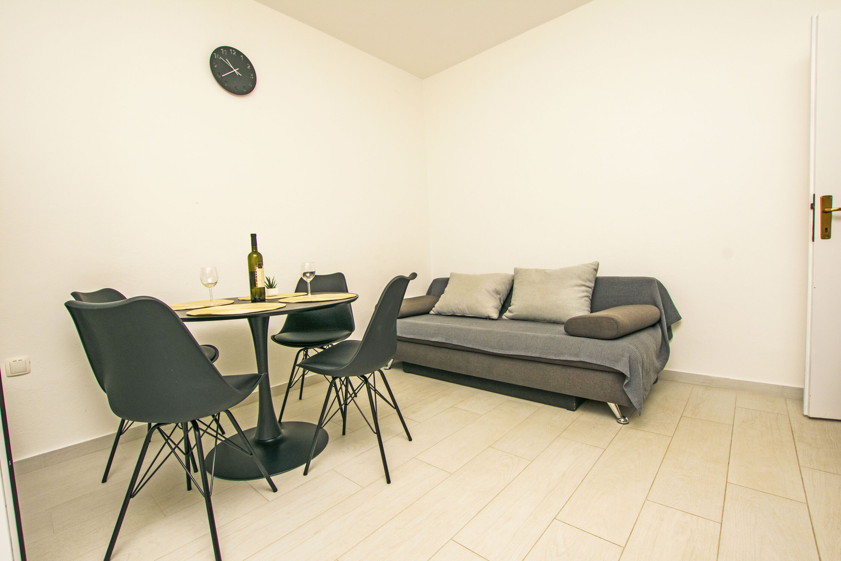 Apartments Aurora 74831-A2