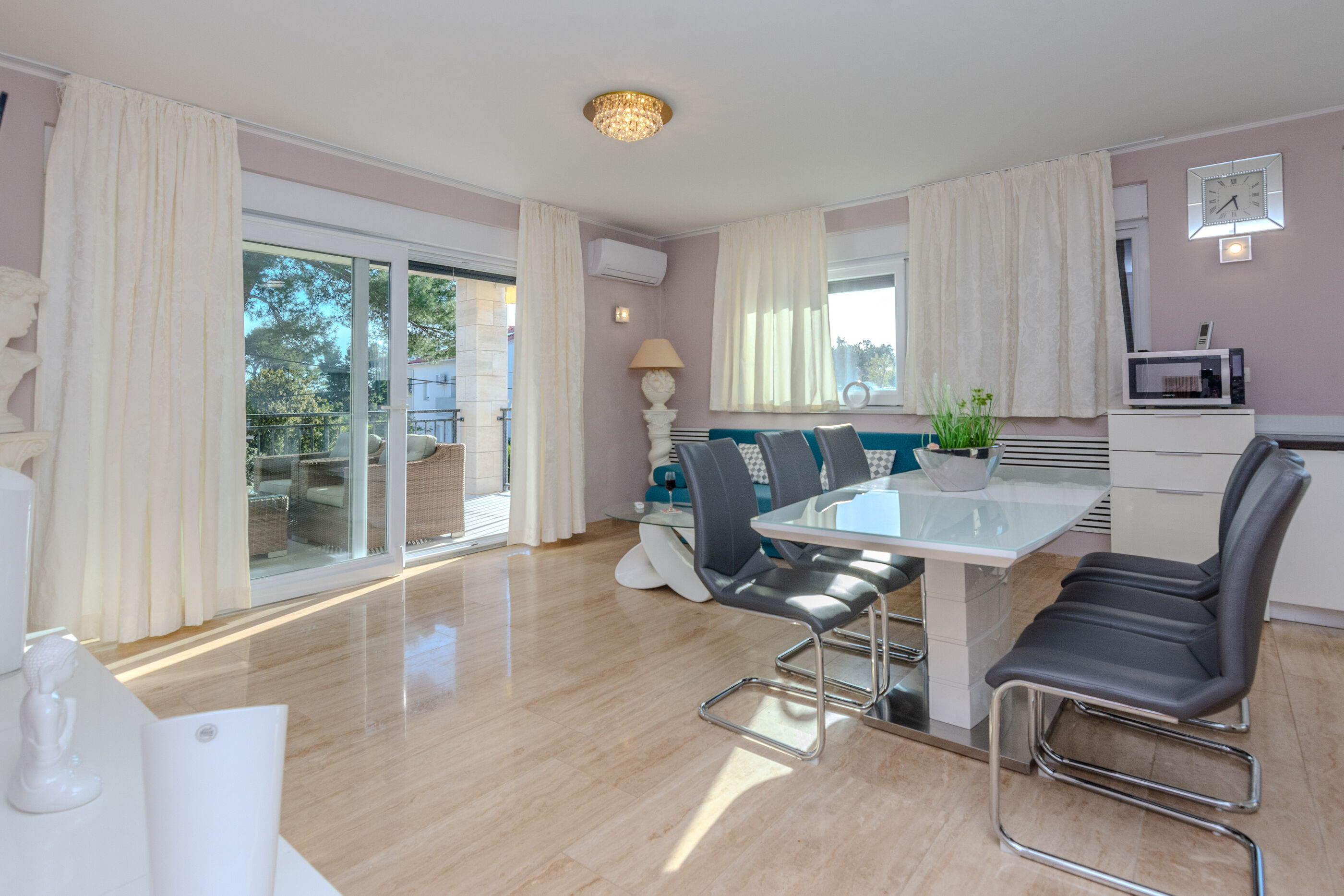 Apartment Eses 44961-A1