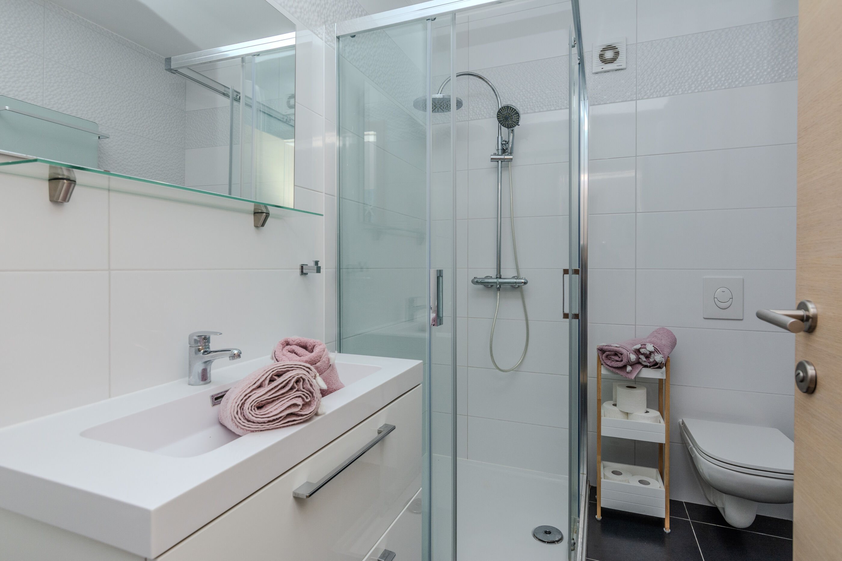 Apartment Eses 44961-A1