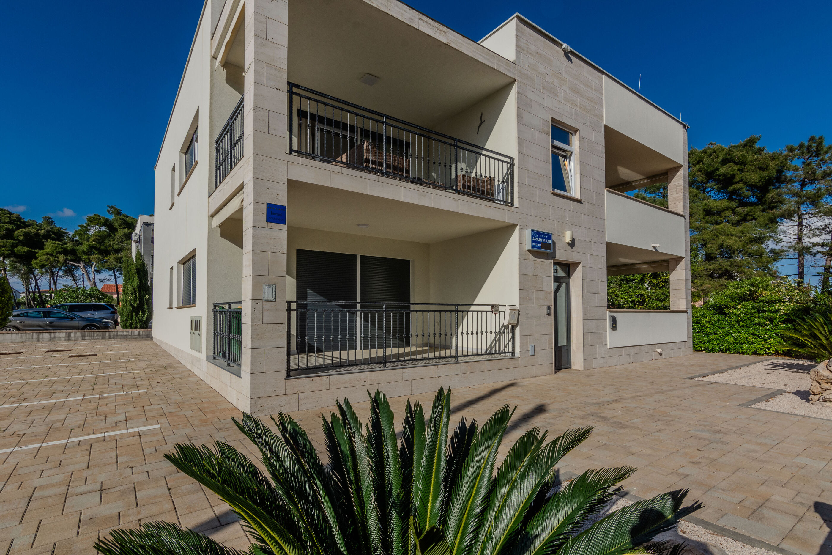 Apartment Eses 44961-A1