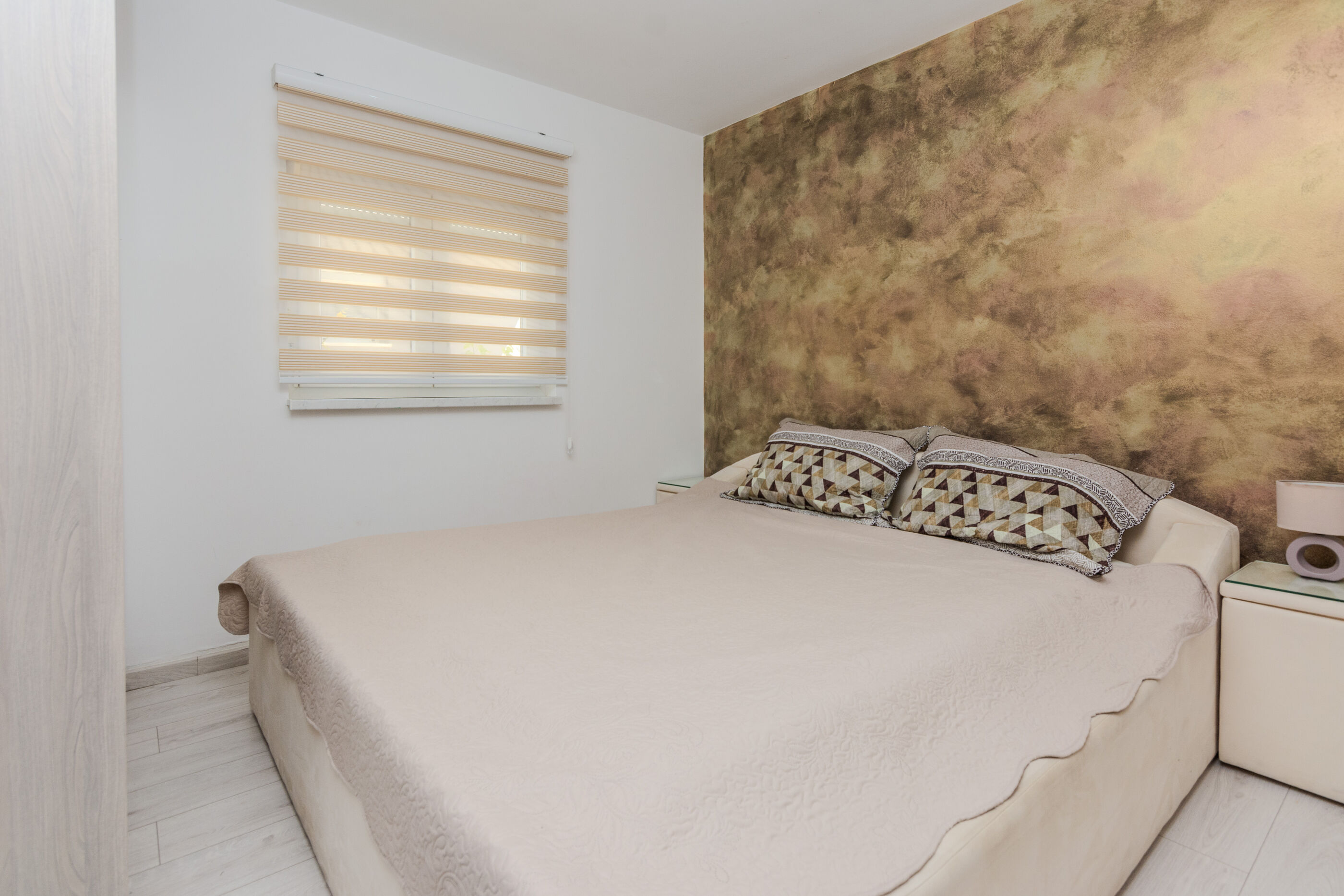 Apartments Lucica 30624-A1