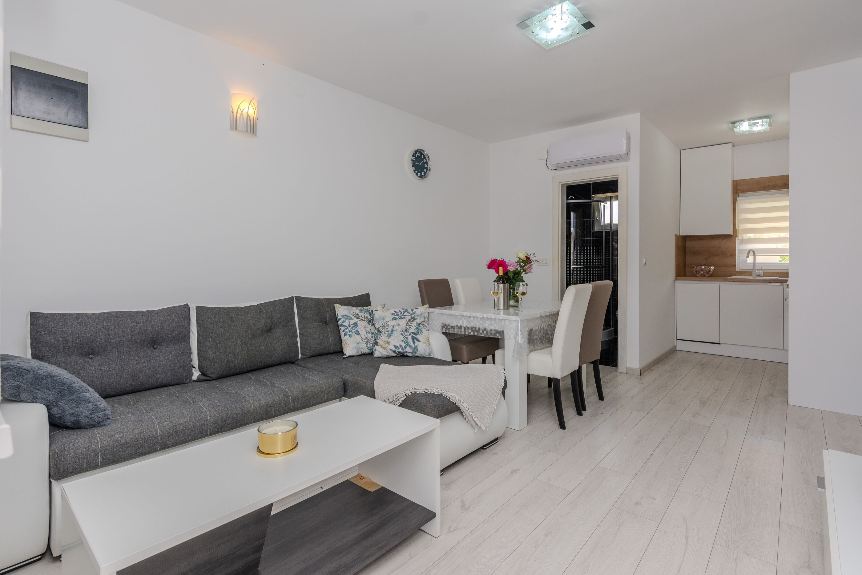 Apartments Lucica 30624-A4
