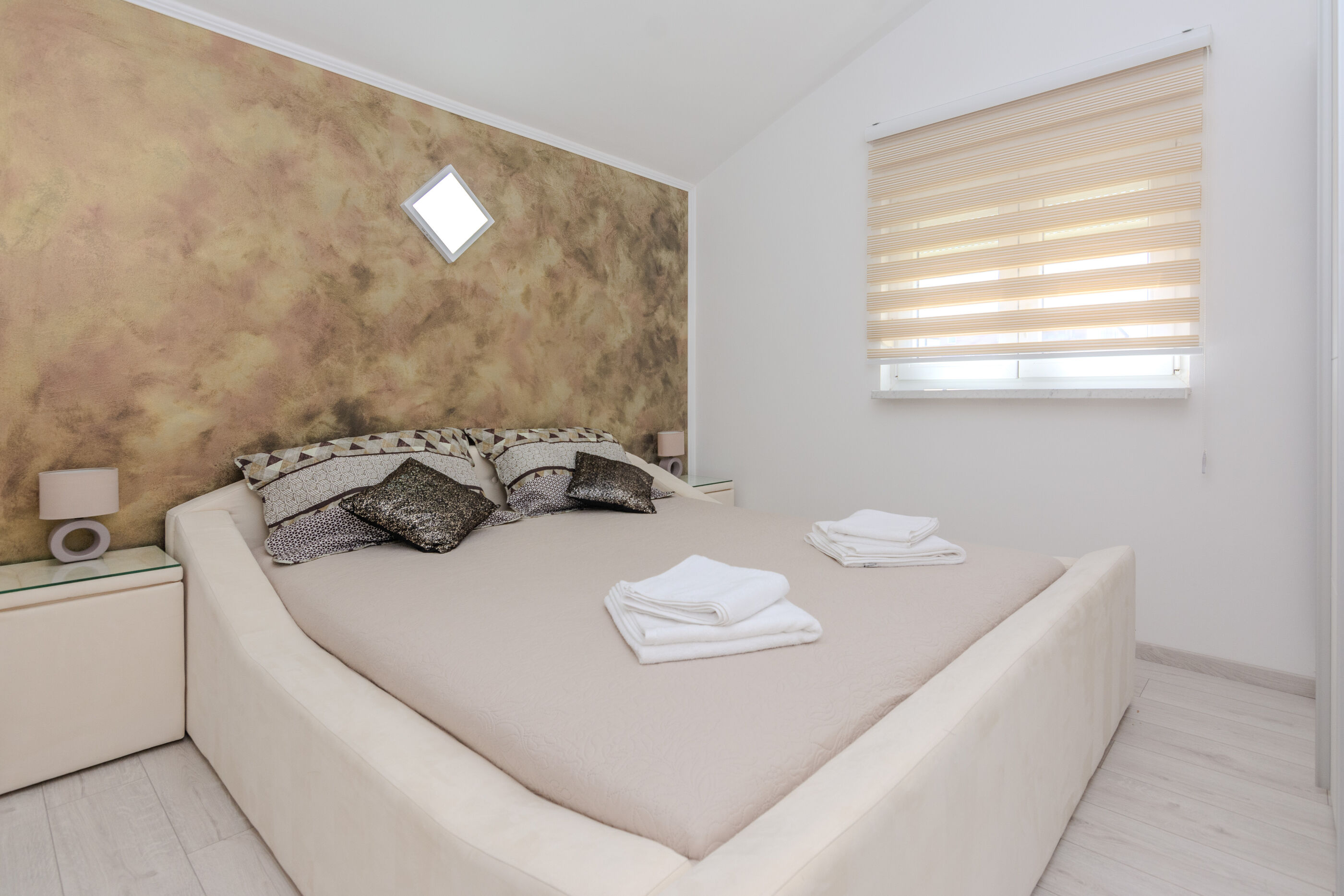Apartments Lucica 30624-A4