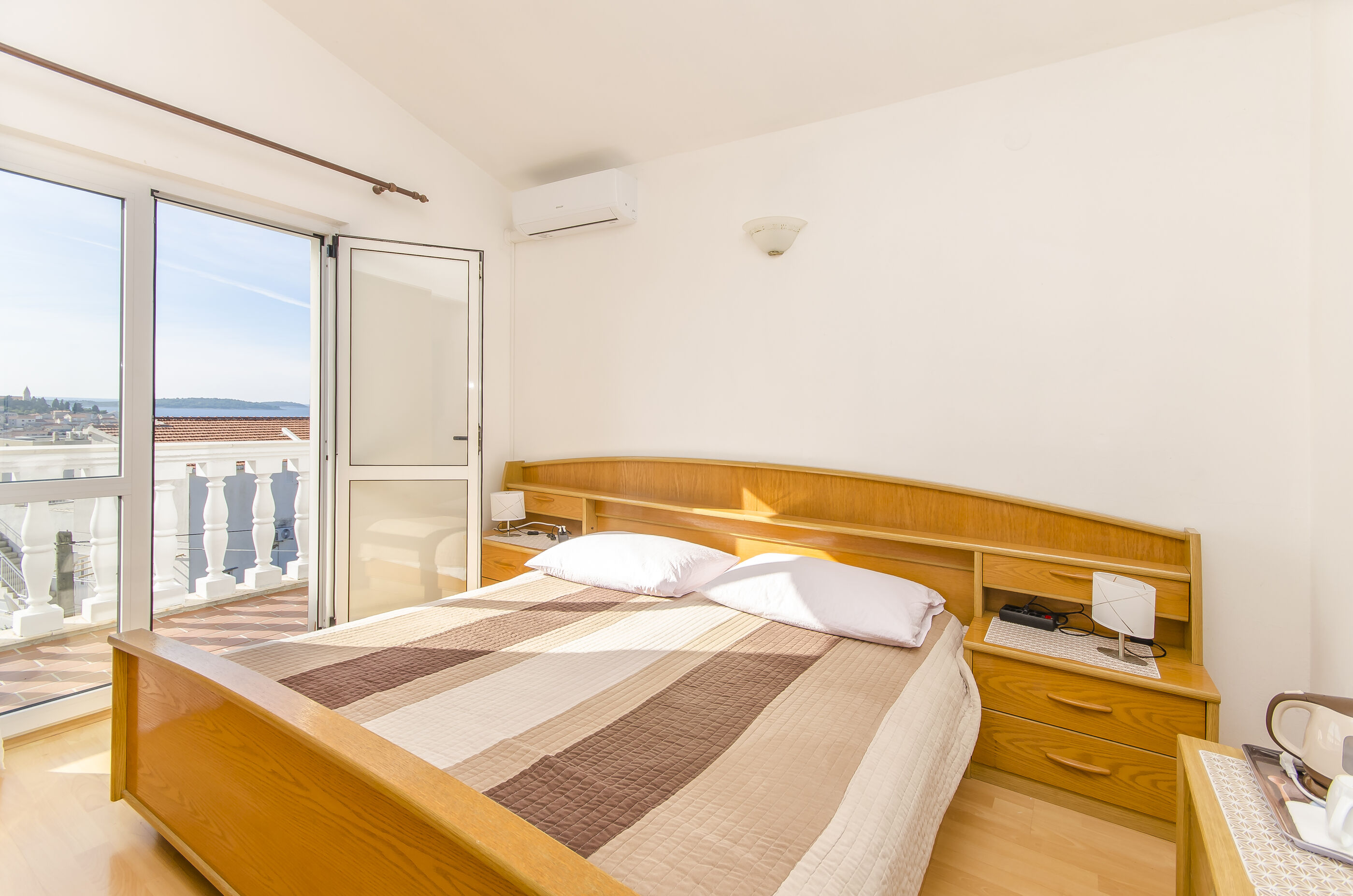 Apartment and Rooms Radojka 40963-S1