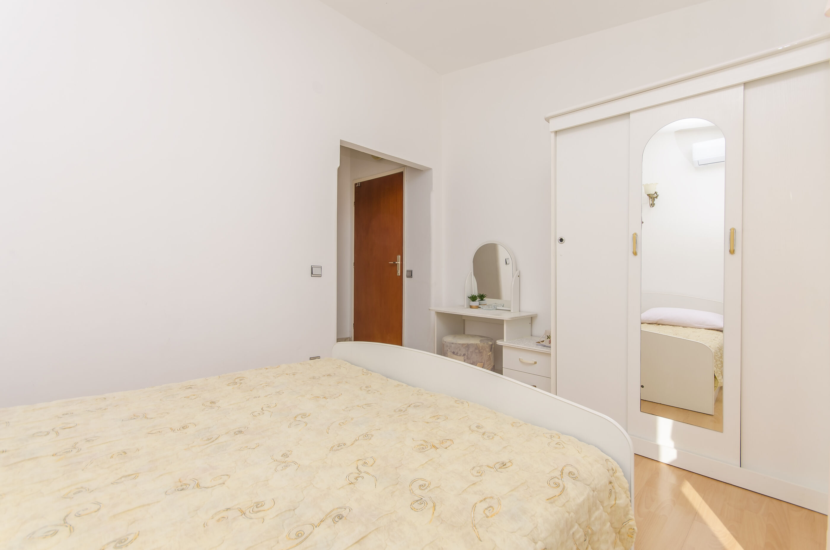 Apartment and Rooms Radojka 40963-S2