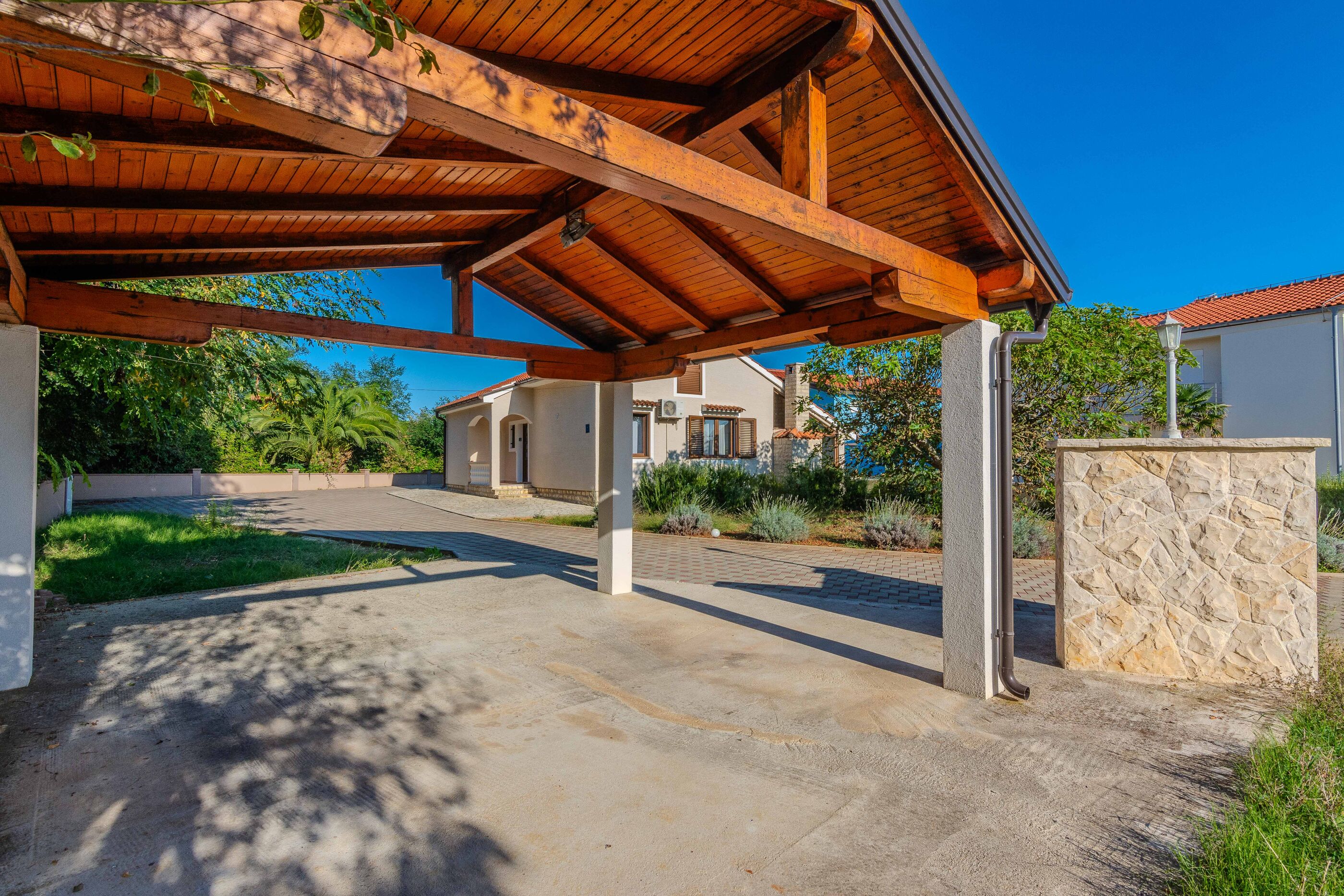 Photo of House Suric