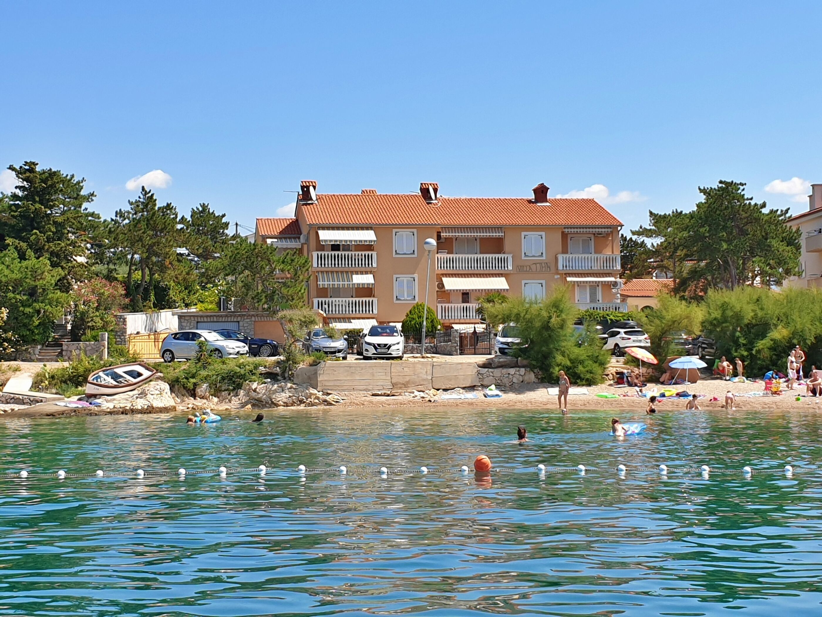 Apartmaji Vila TIHA LILI A3