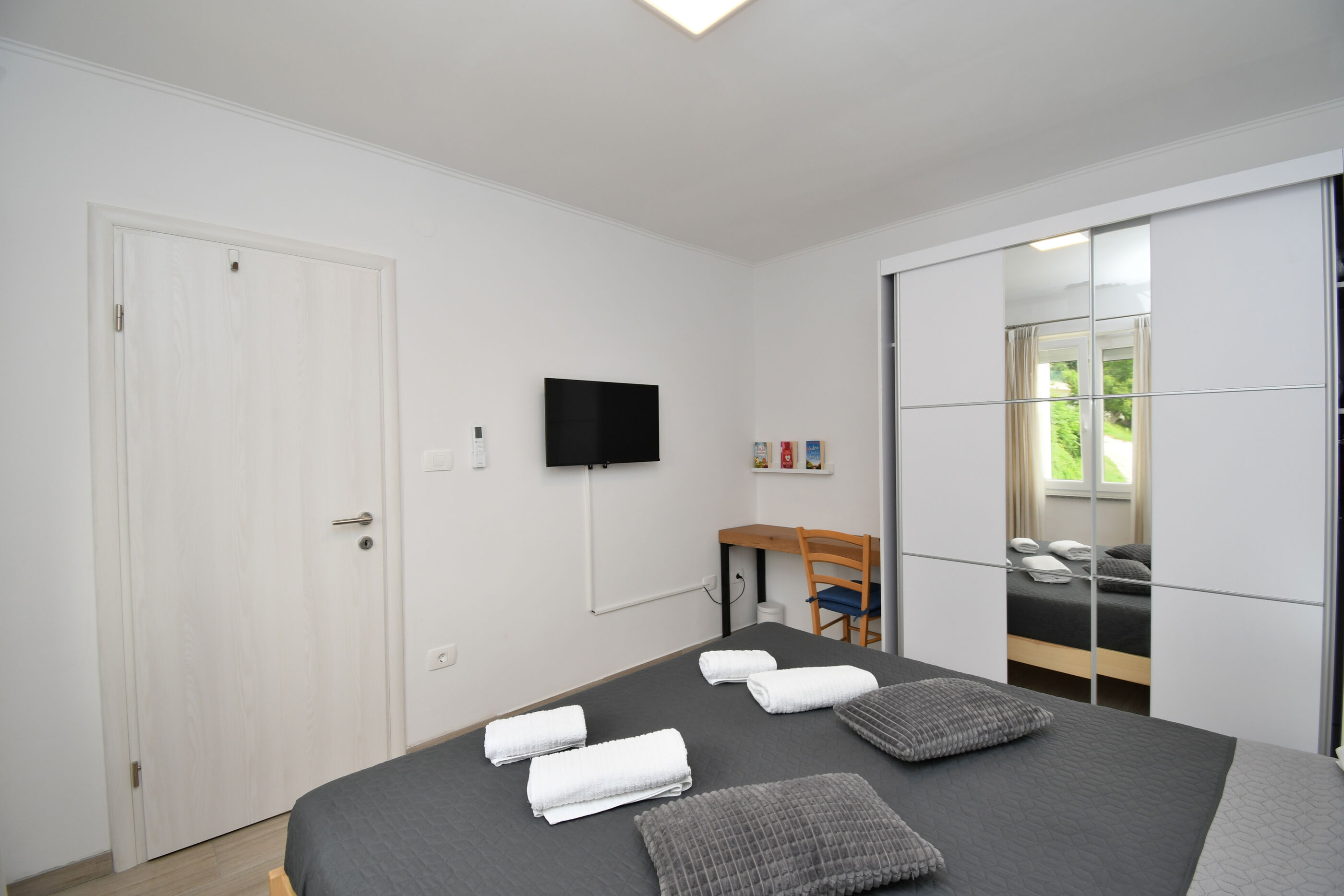 Apartments Plomin 99001-A2