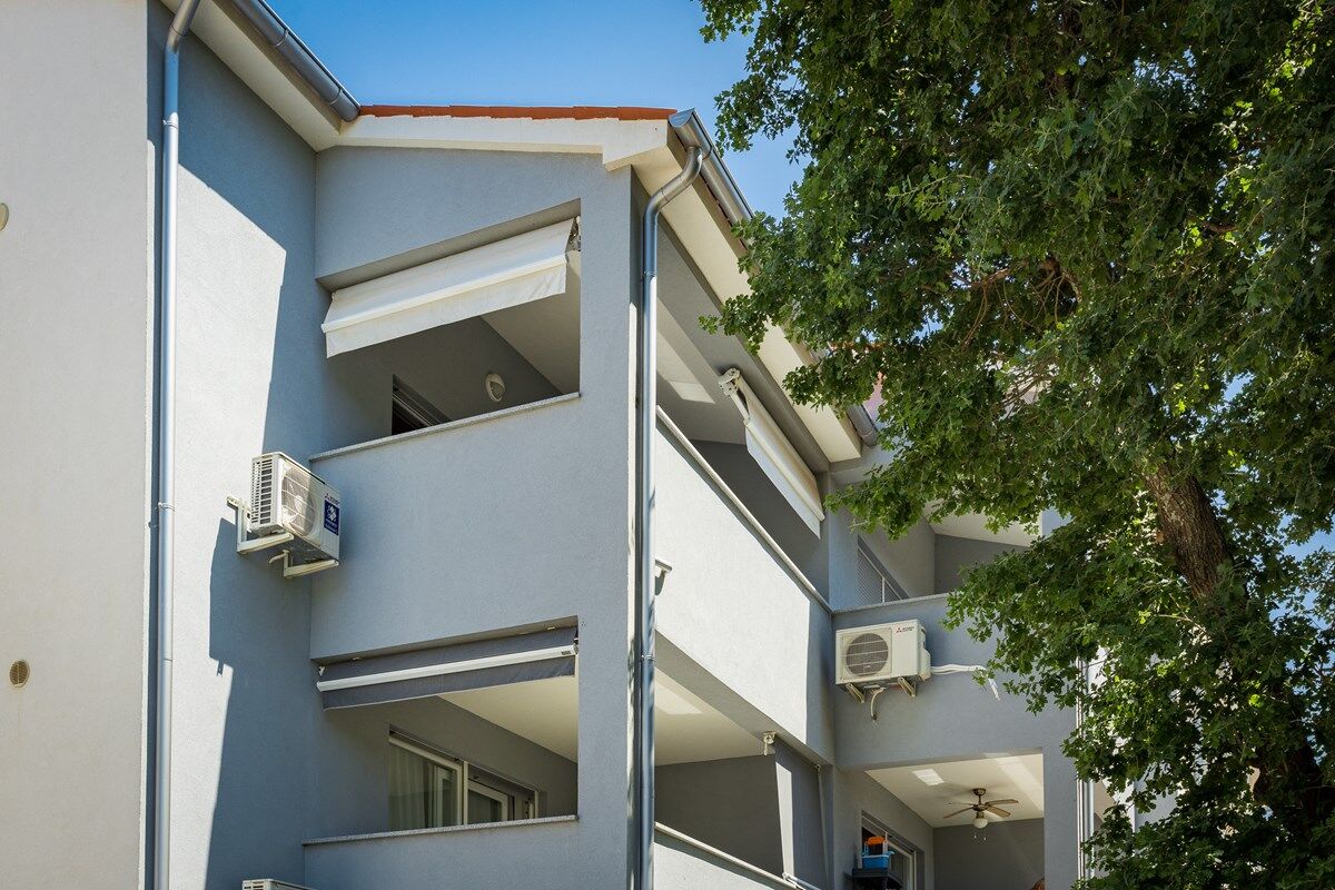 House Leana 74332-A1