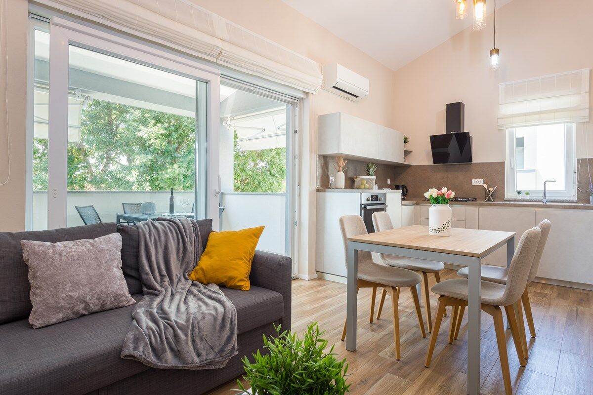 House Leana 74332-A1
