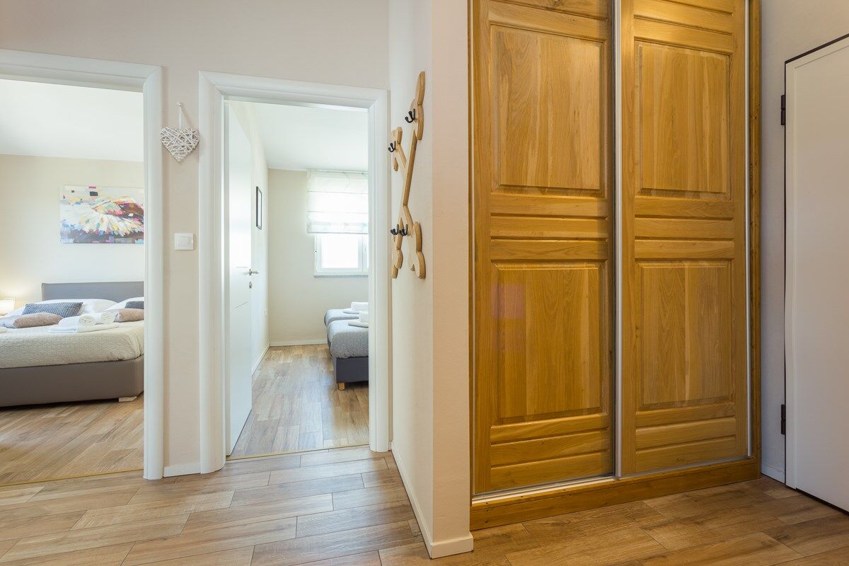 House Leana 74332-A1