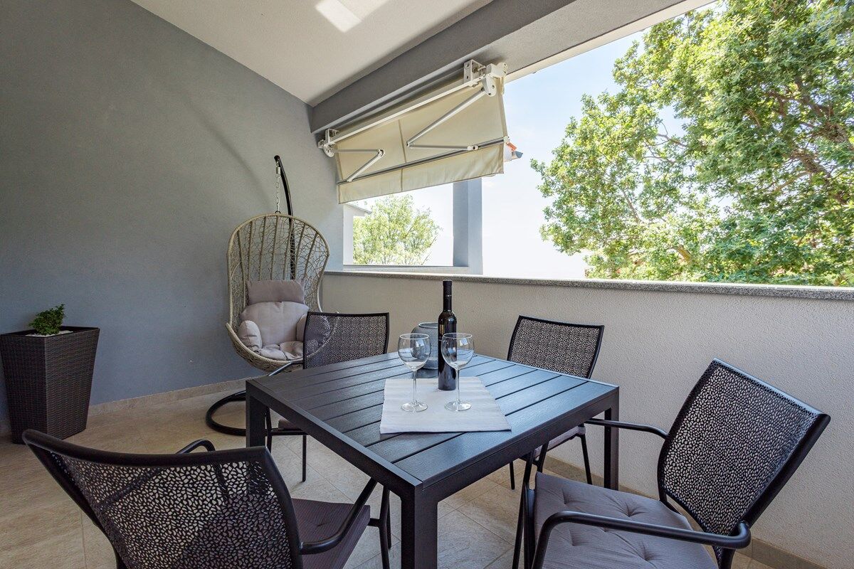 House Leana 74332-A1