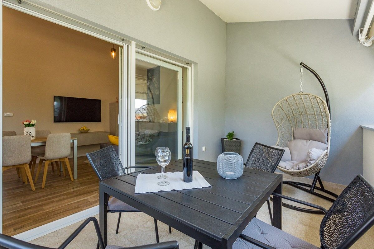 House Leana 74332-A1
