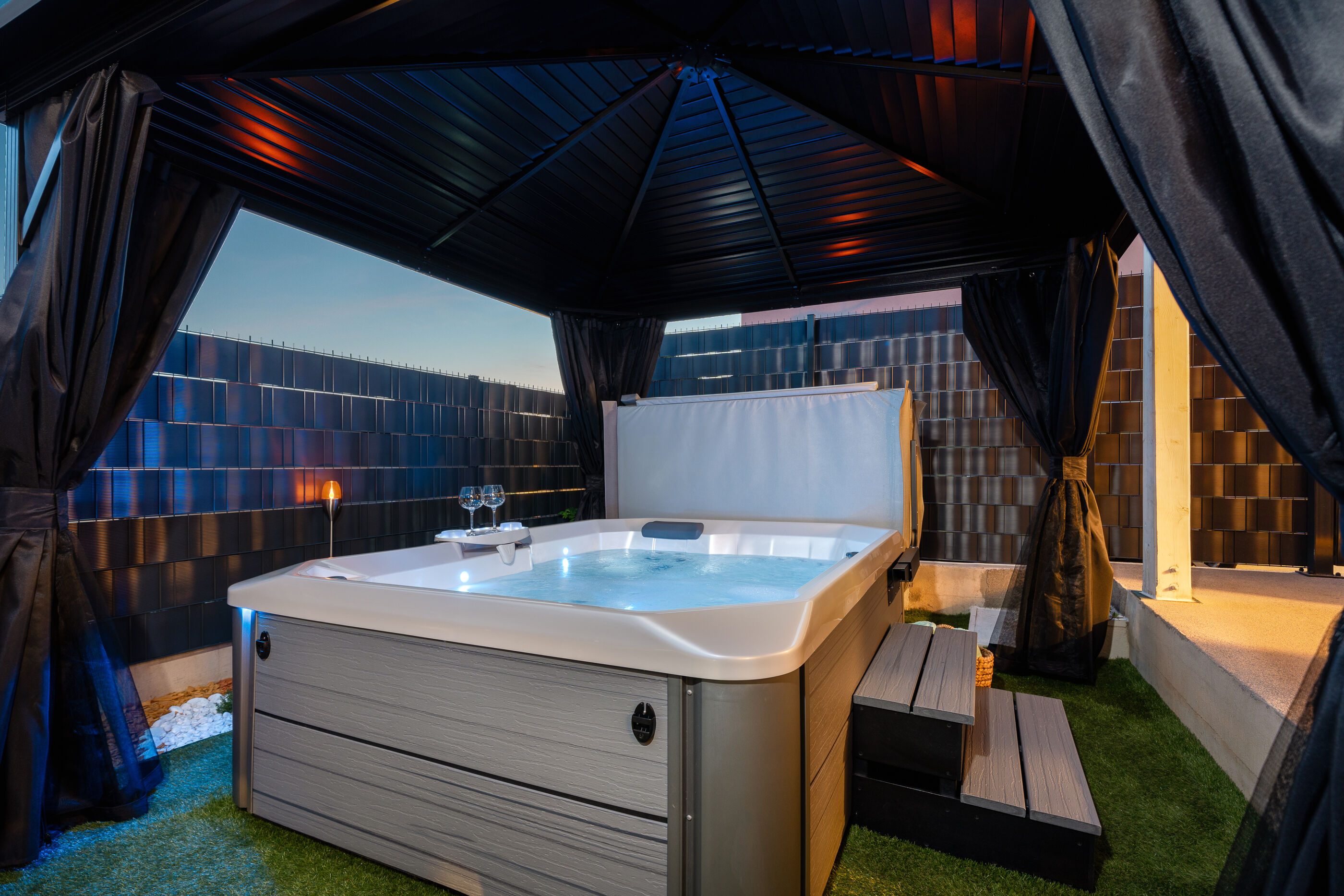 House Cute house with jacuzzi 115391-K1