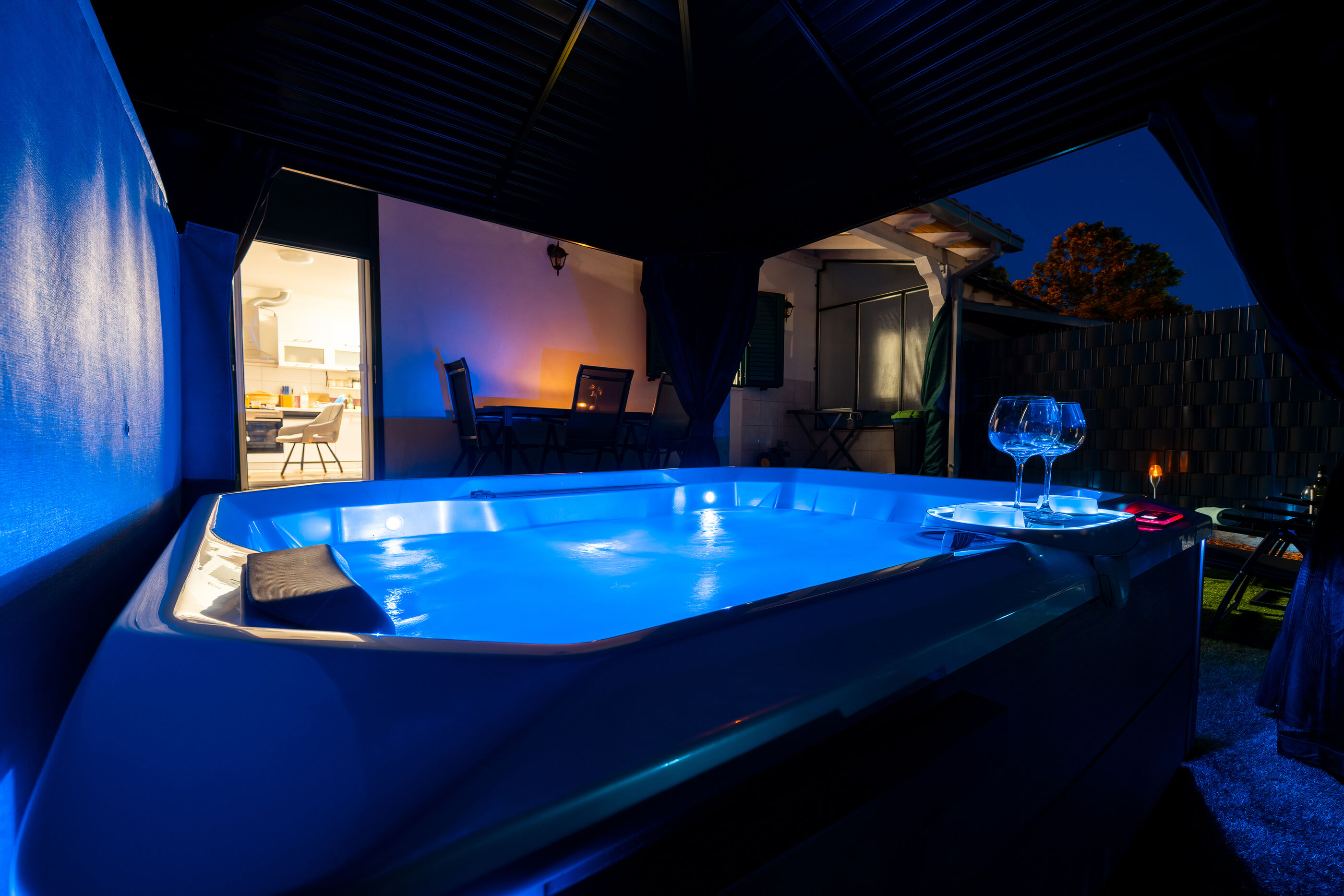 House Cute house with jacuzzi 115391-K1