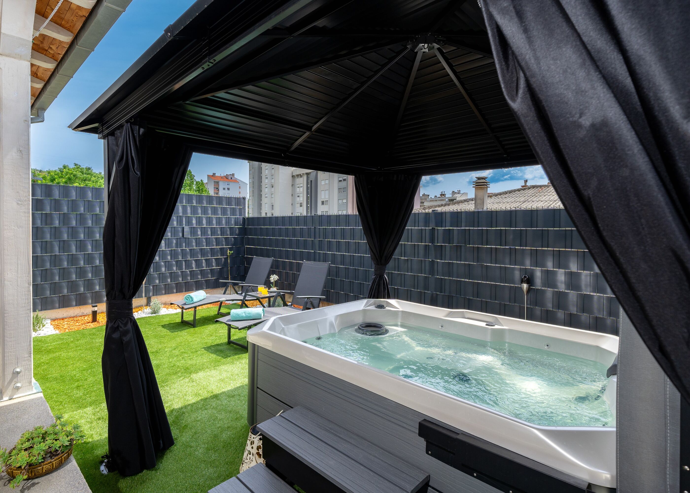 House Cute house with jacuzzi 115391-K1