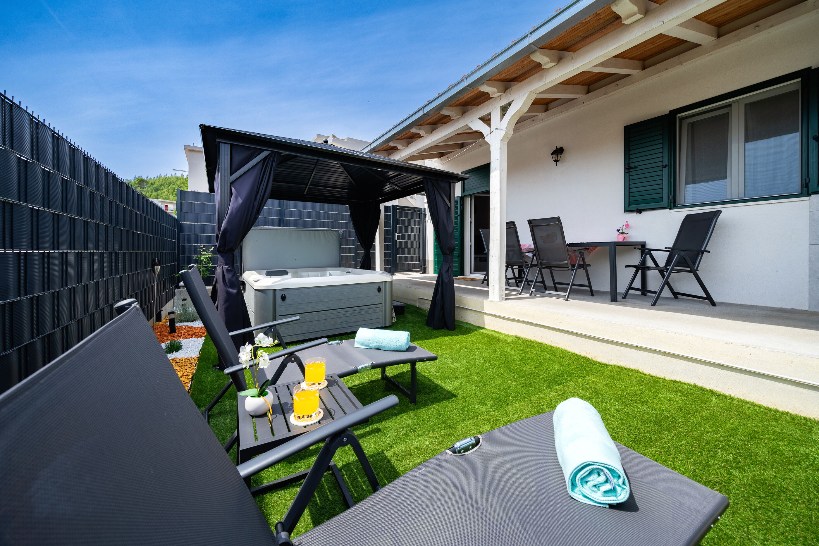 House Cute house with jacuzzi 115391-K1