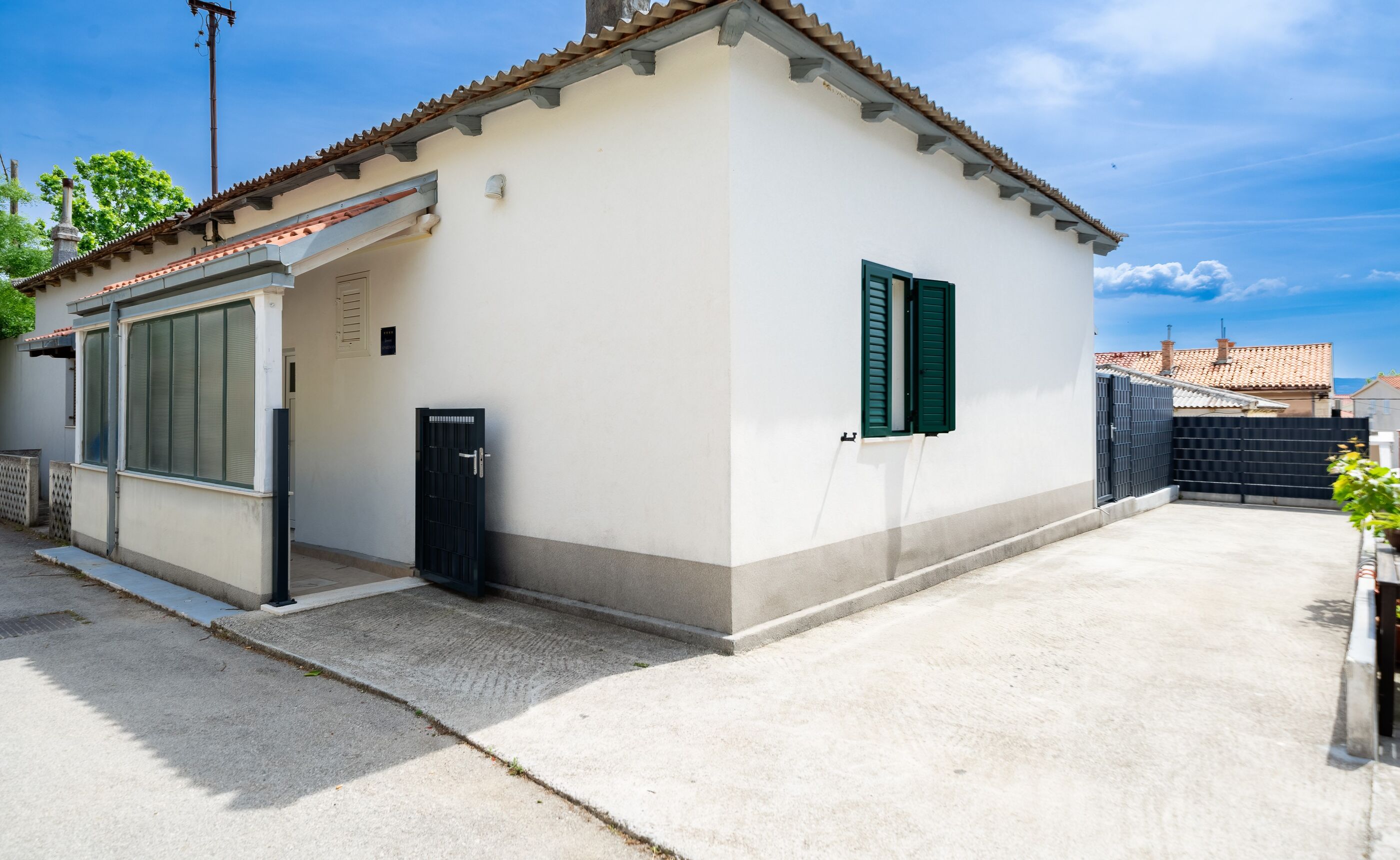 House Cute house with jacuzzi 115391-K1