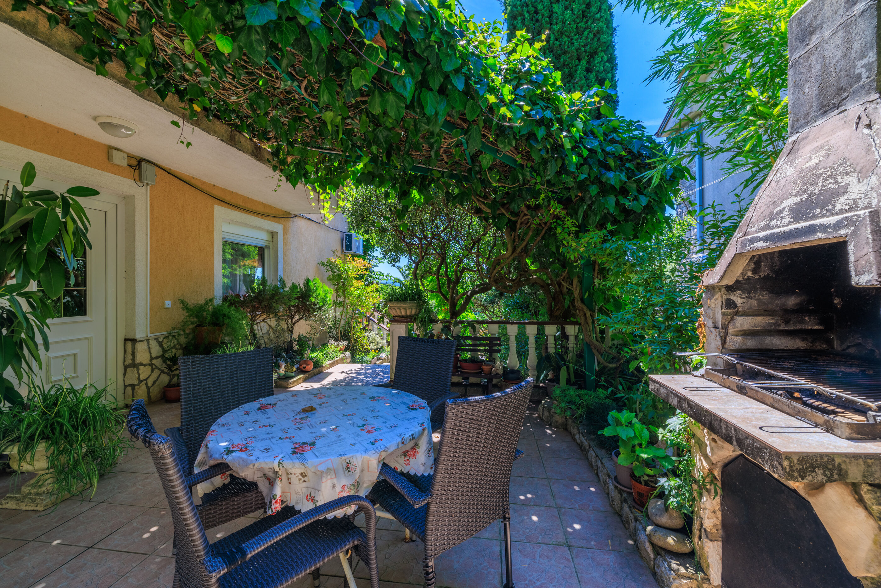 Apartments and Room Mirjana 86871-A3