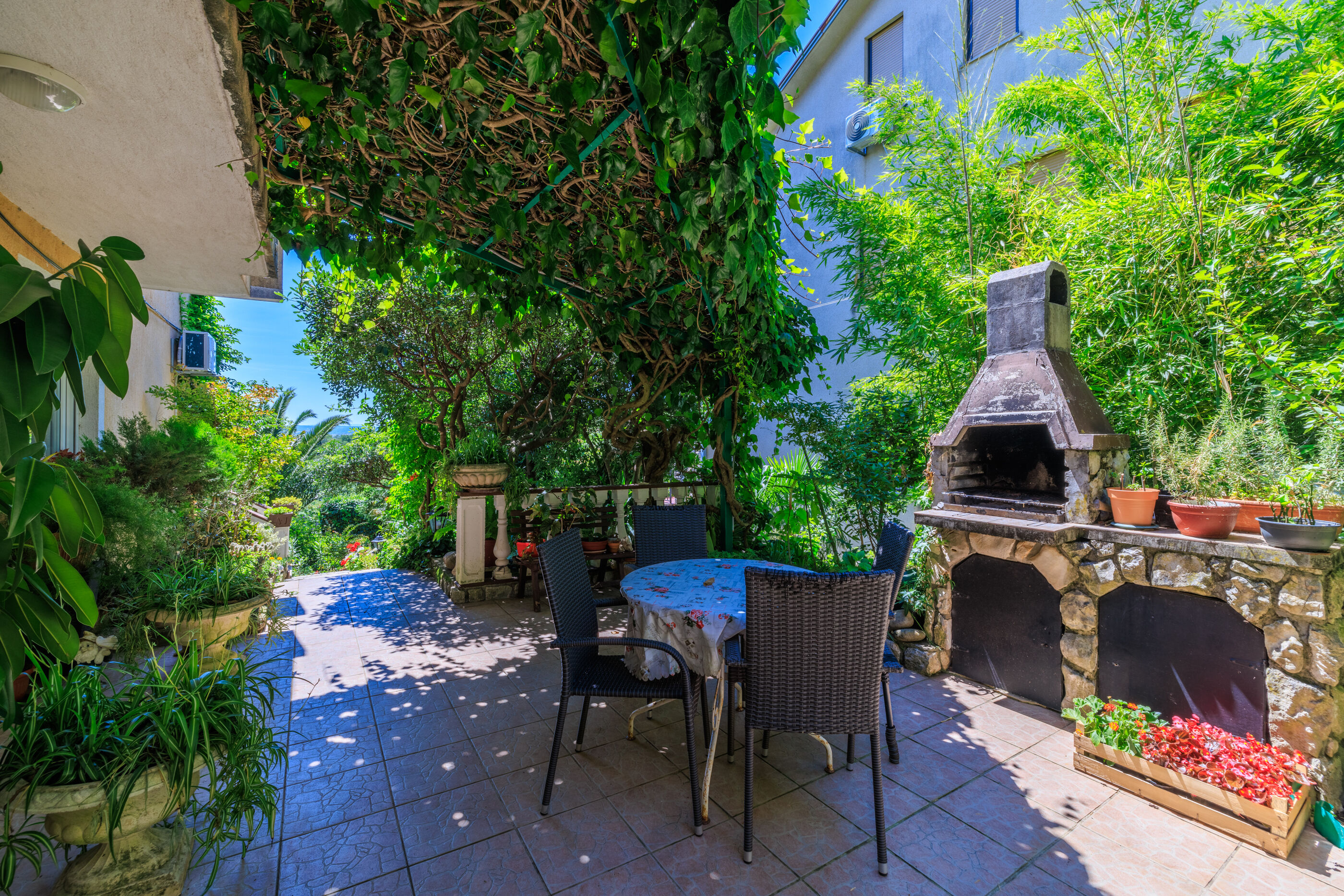 Apartments and Room Mirjana 86871-A3