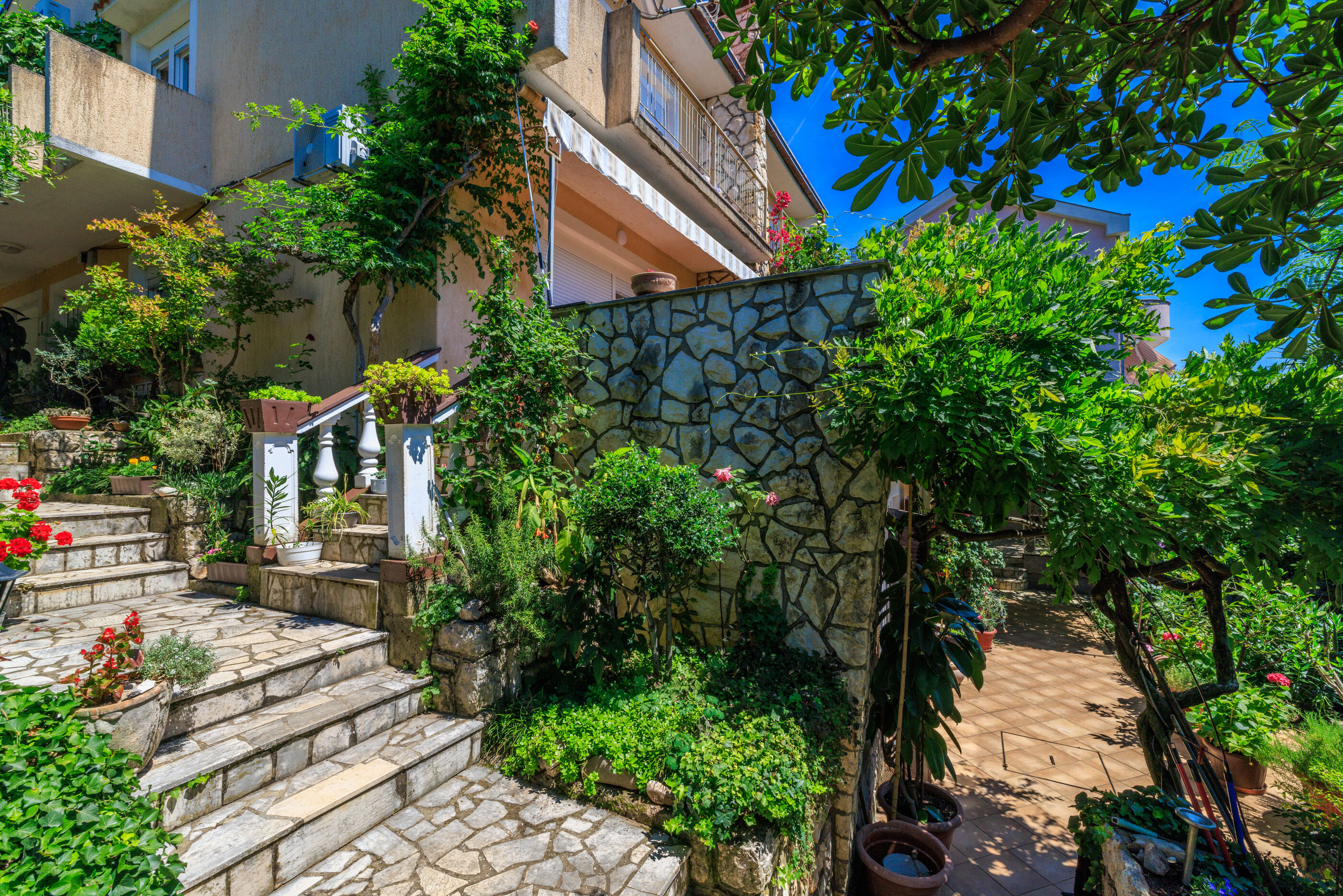 Apartments and Room Mirjana 86871-A3