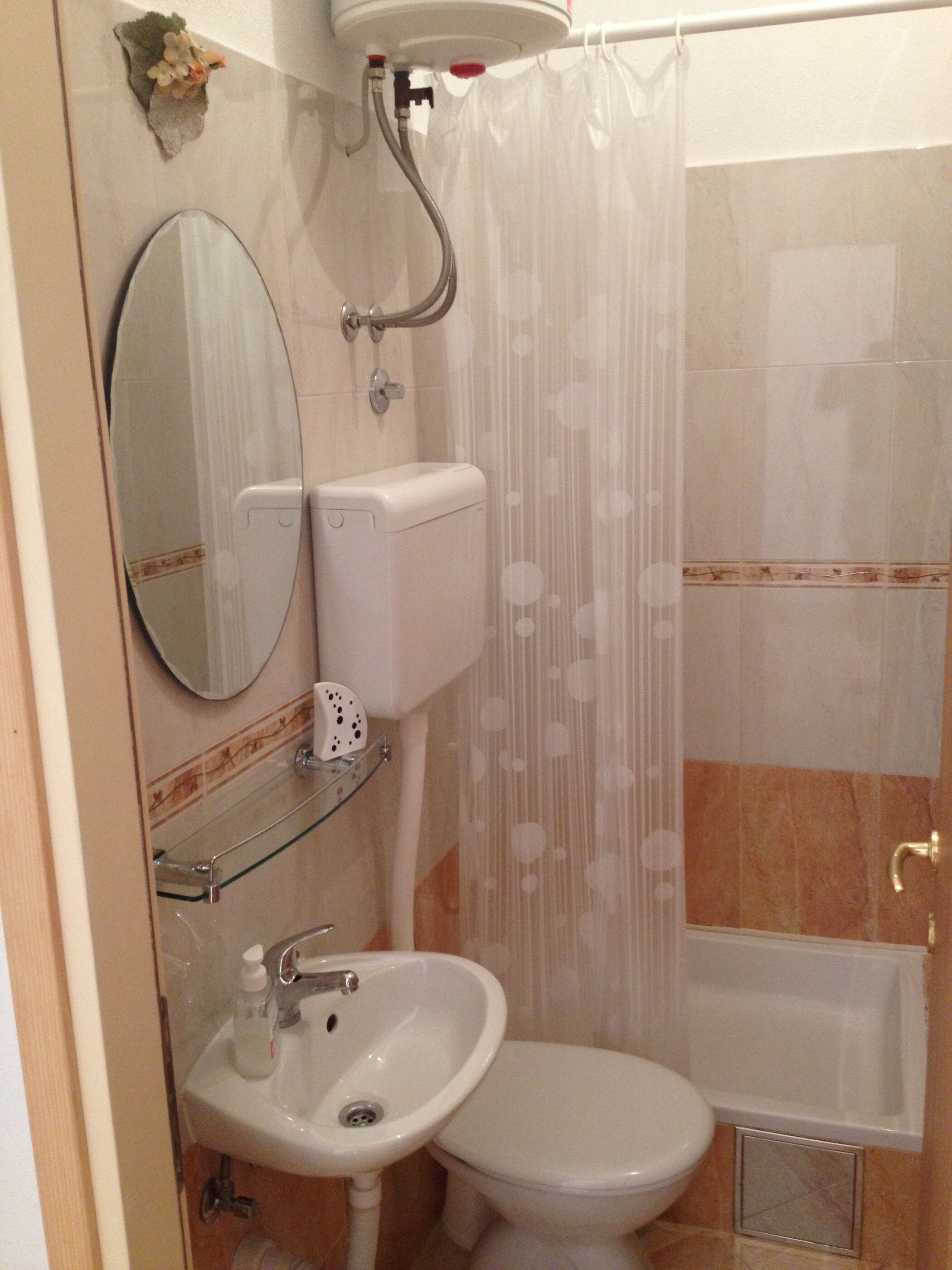 Apartments and Room Leut 34203-A1