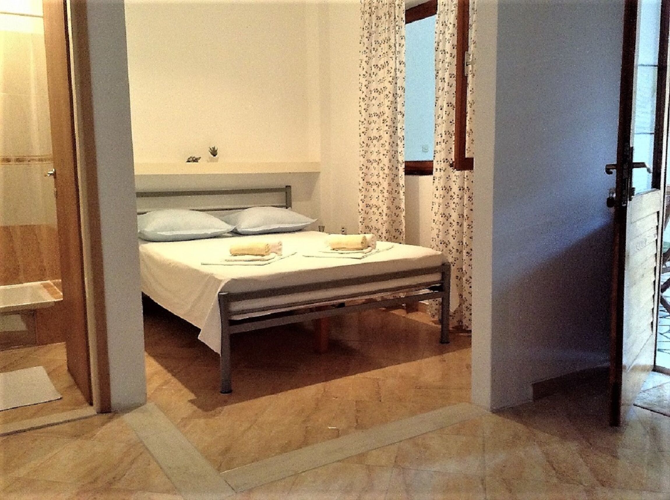 Apartments and Room Leut 34203-A1
