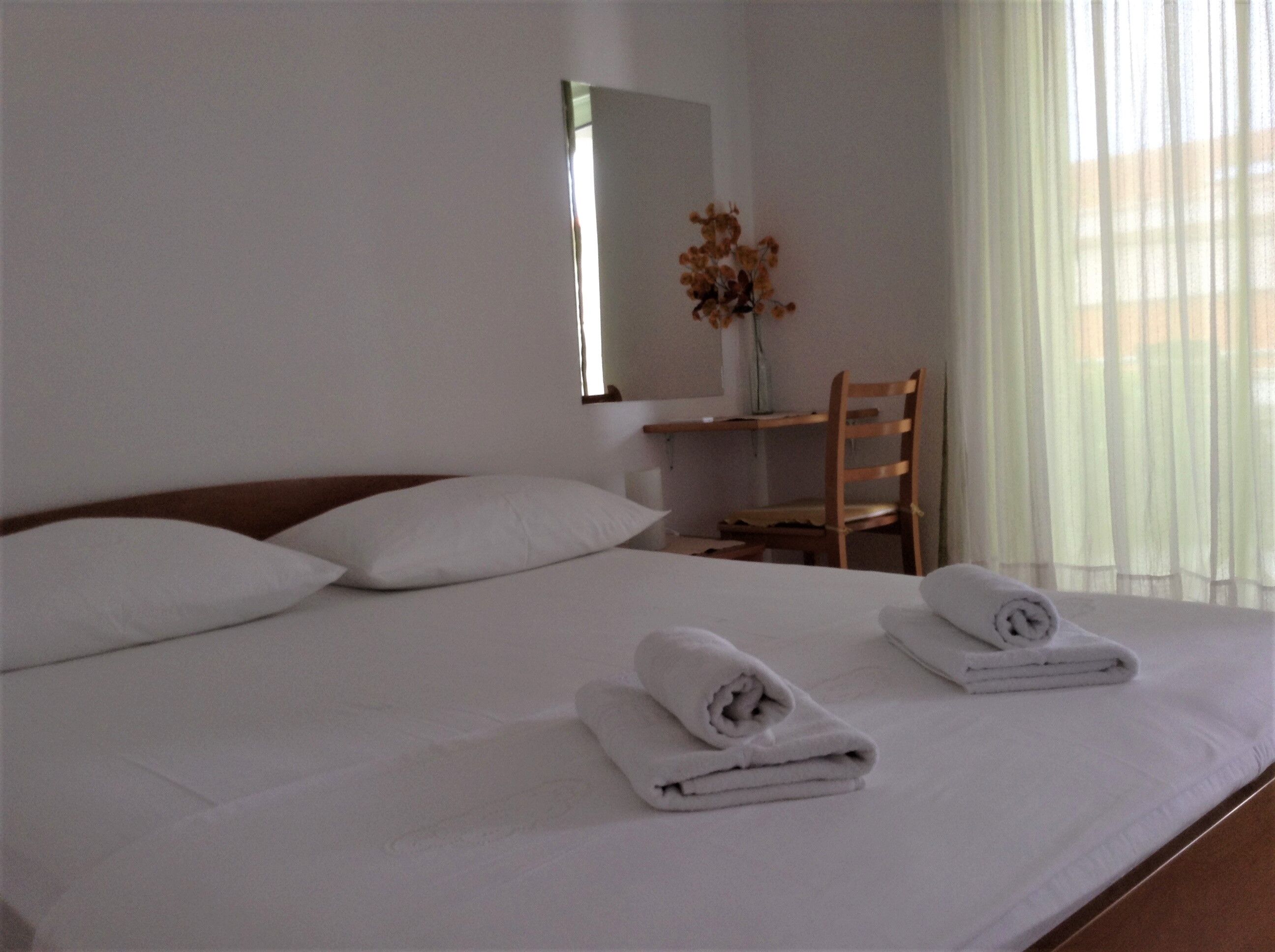 Apartments and Room Leut 34203-A2