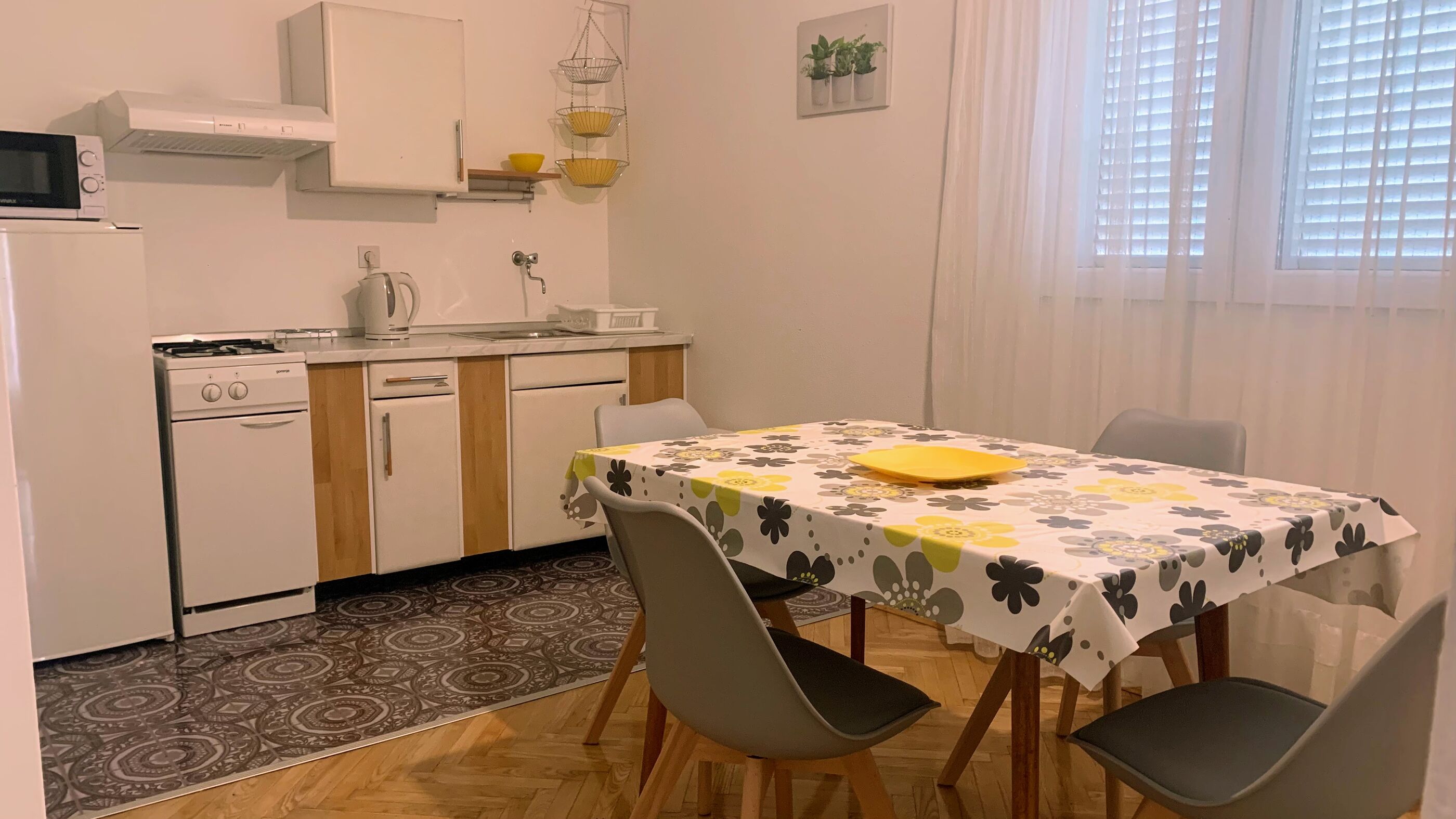Apartments and Room Leut 34203-A2