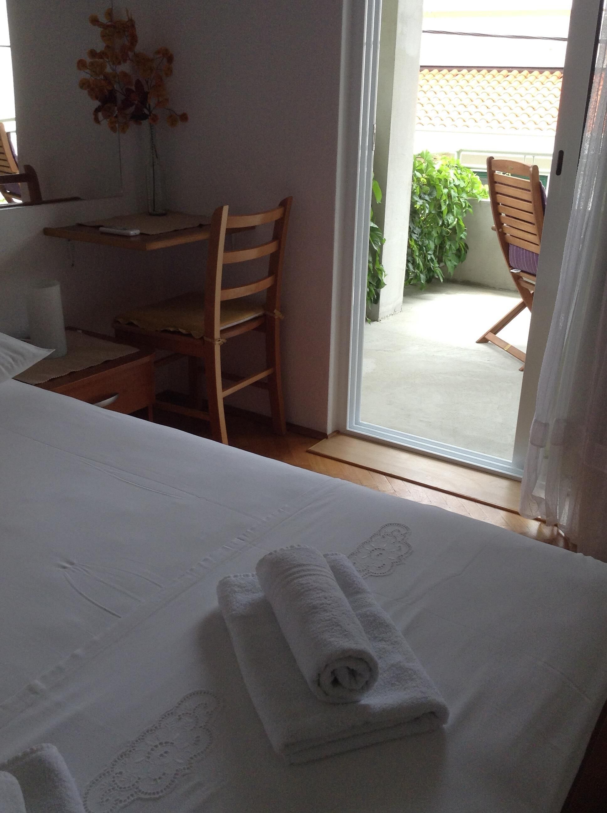 Apartments and Room Leut 34203-A2