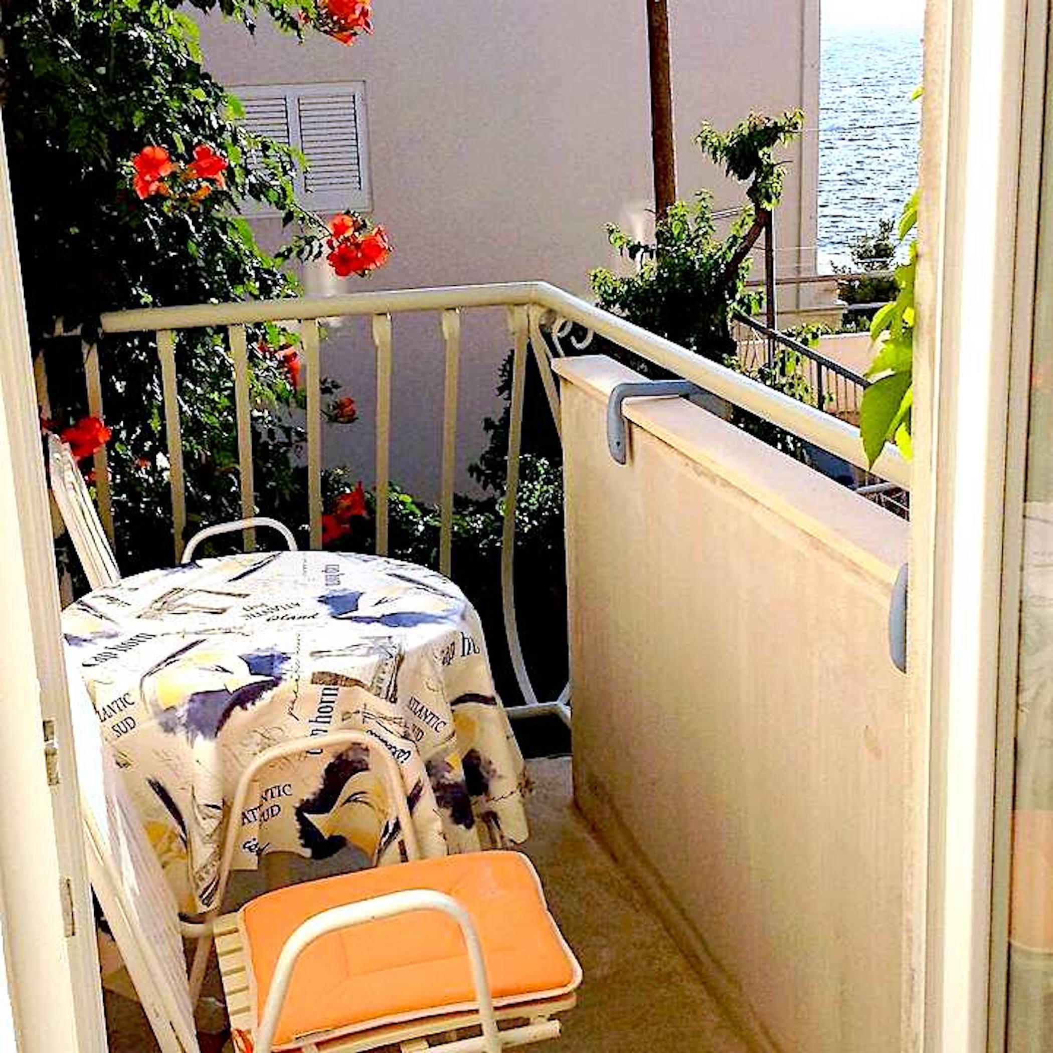 Apartments and Room Leut 34203-A4