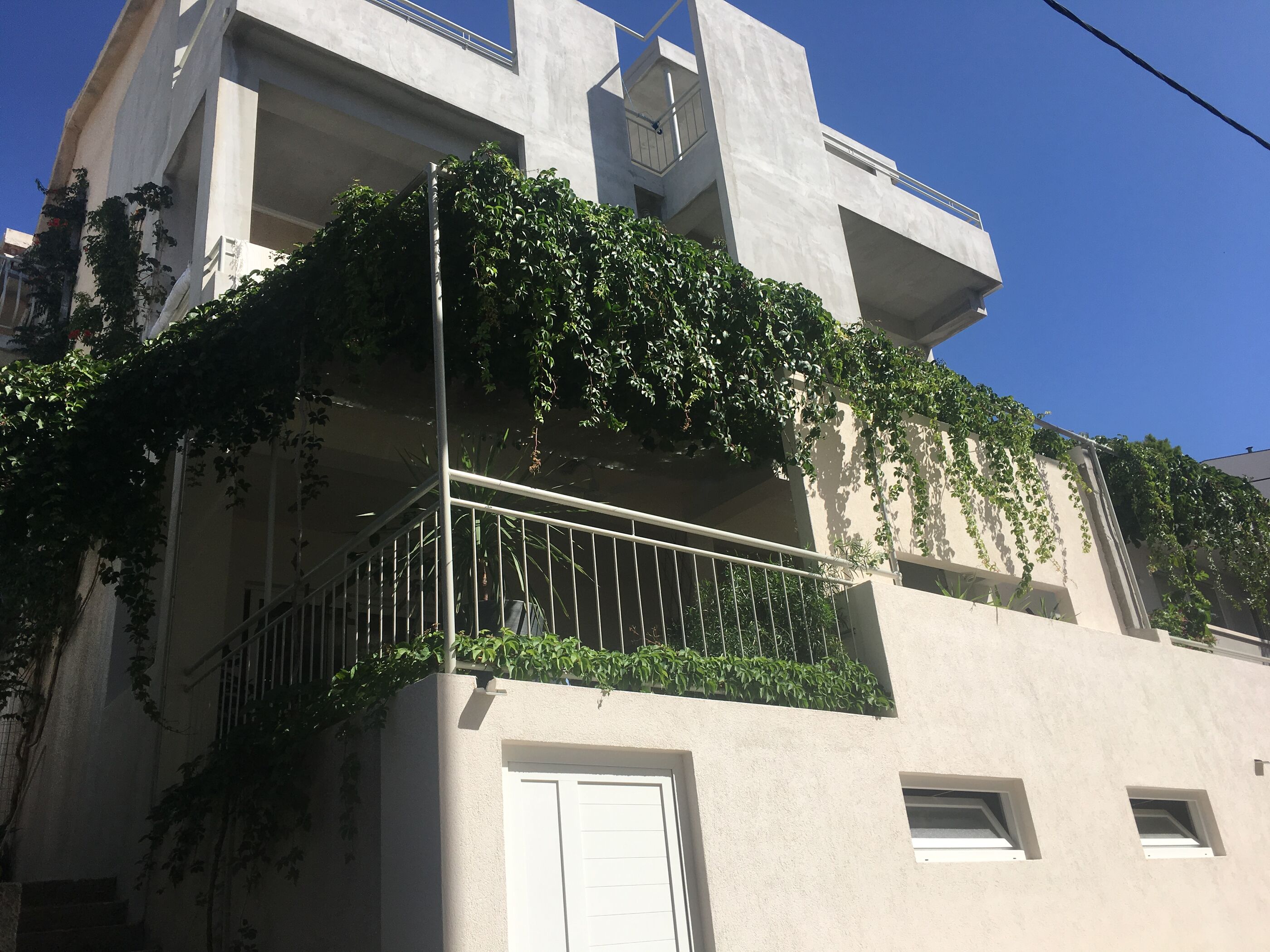Apartments and Room Leut 34203-A2