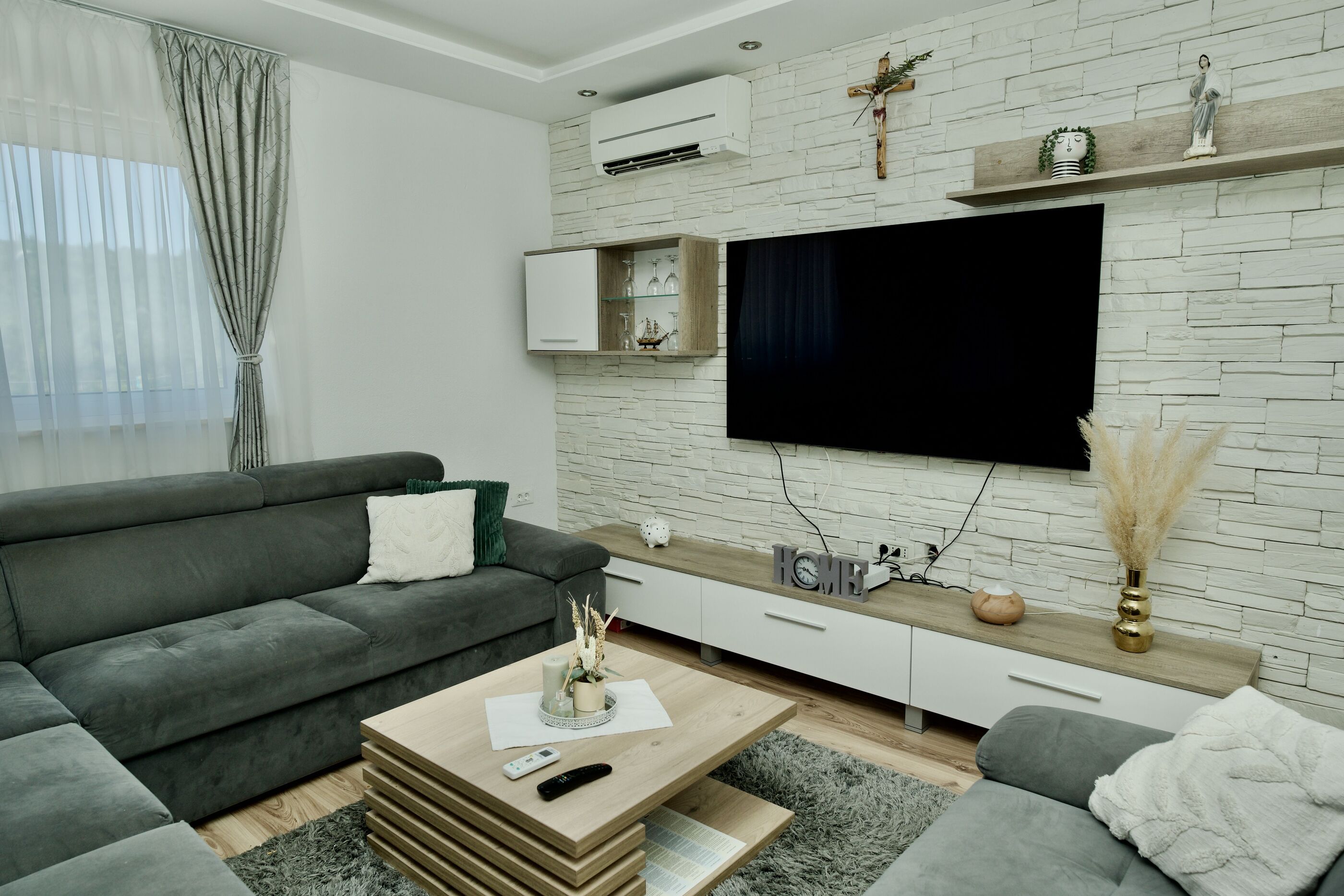 Apartment Mario - with pool 115571-A1