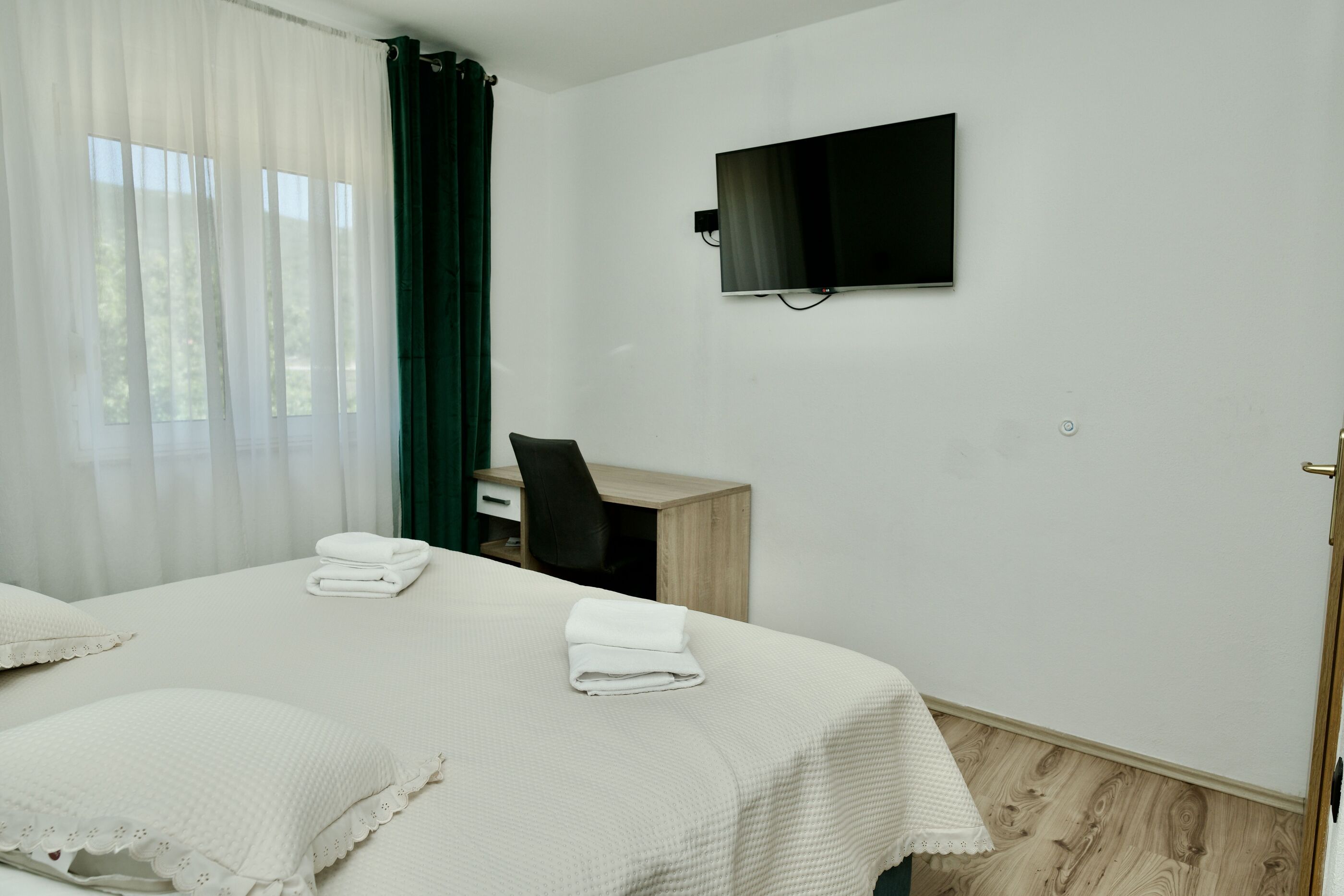 Apartment Mario - with pool 115571-A1