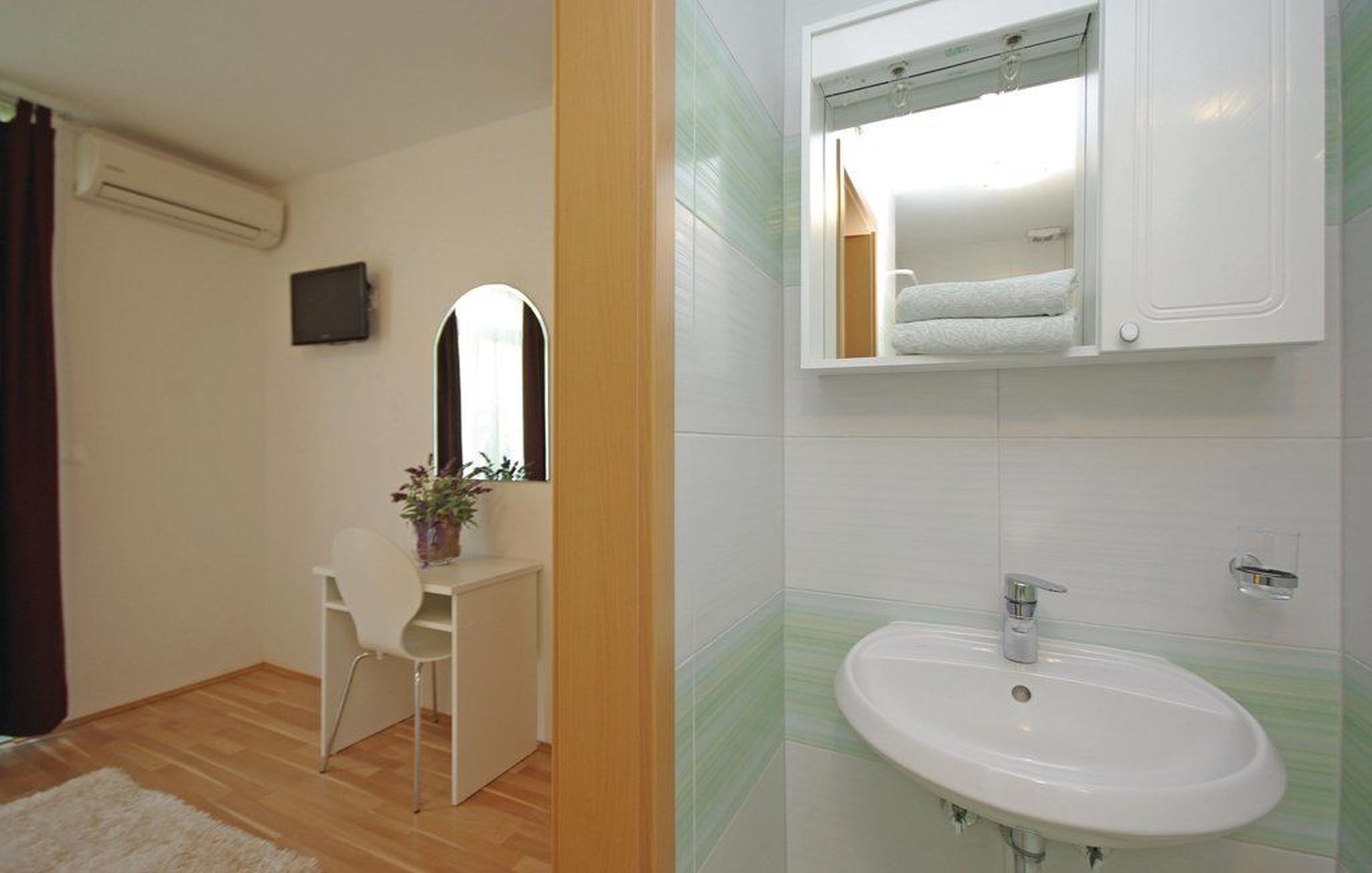 Apartments Pavlinović 66501-A1