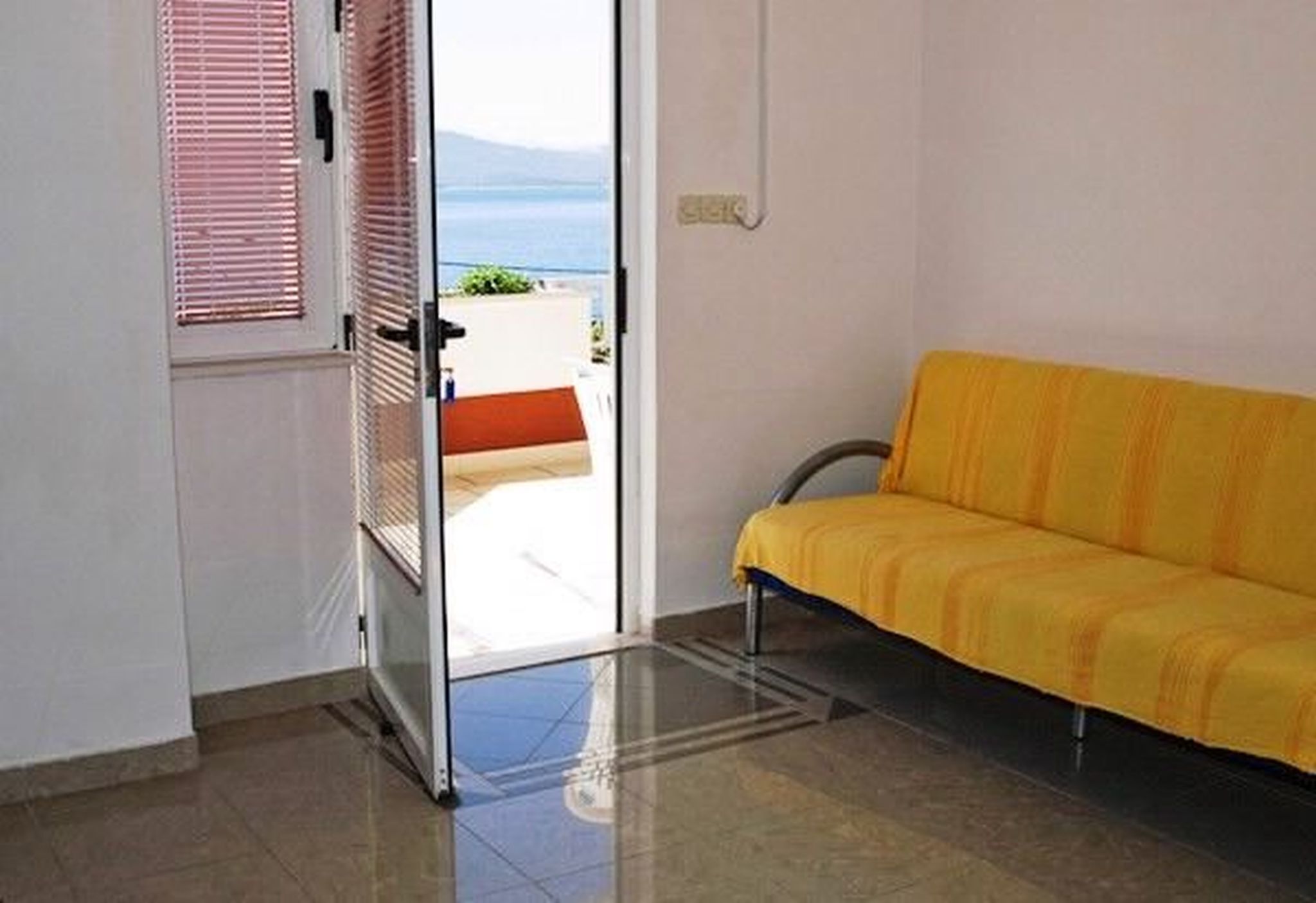 Apartments and Rooms Florijan 52371-S2