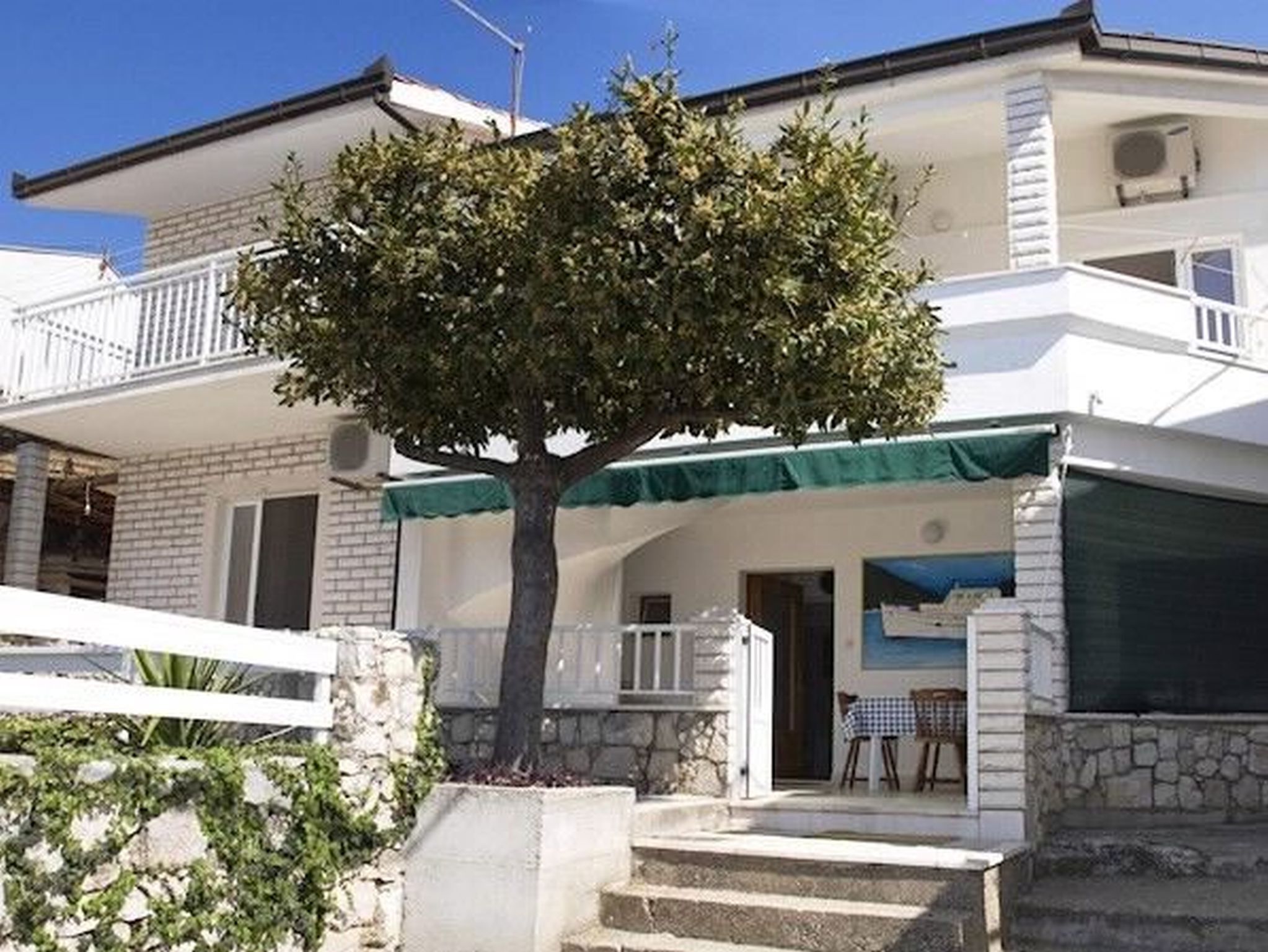 Apartments and Rooms Florijan 52371-A1