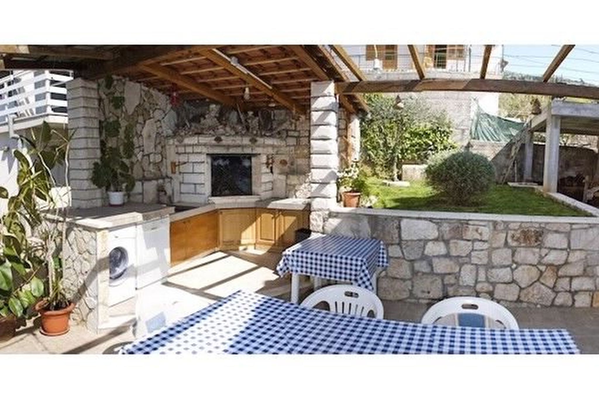 Apartments and Rooms Florijan 52371-A1