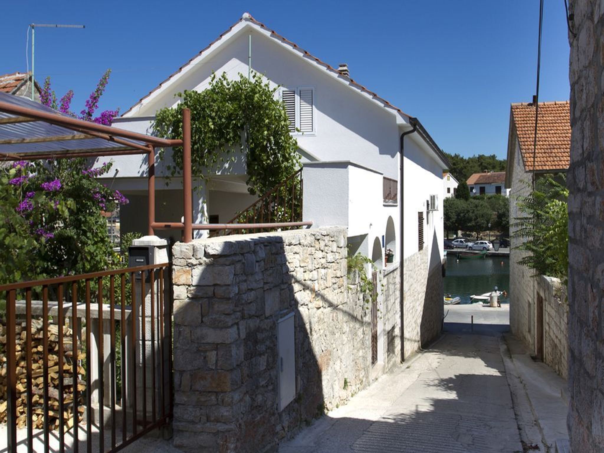 Apartments Jerko 16741-A2