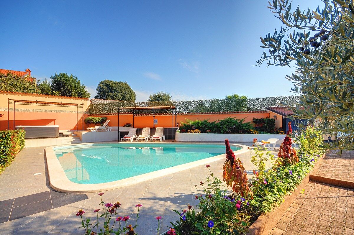 Casa Nicole 74334-A1