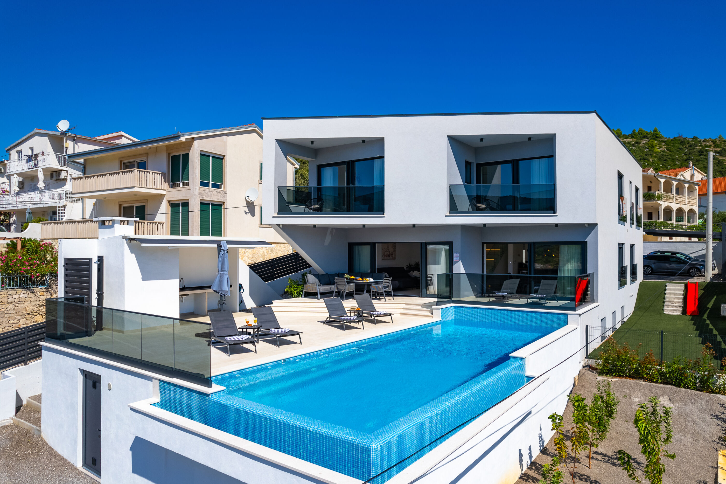 Photo of Villa Summer side