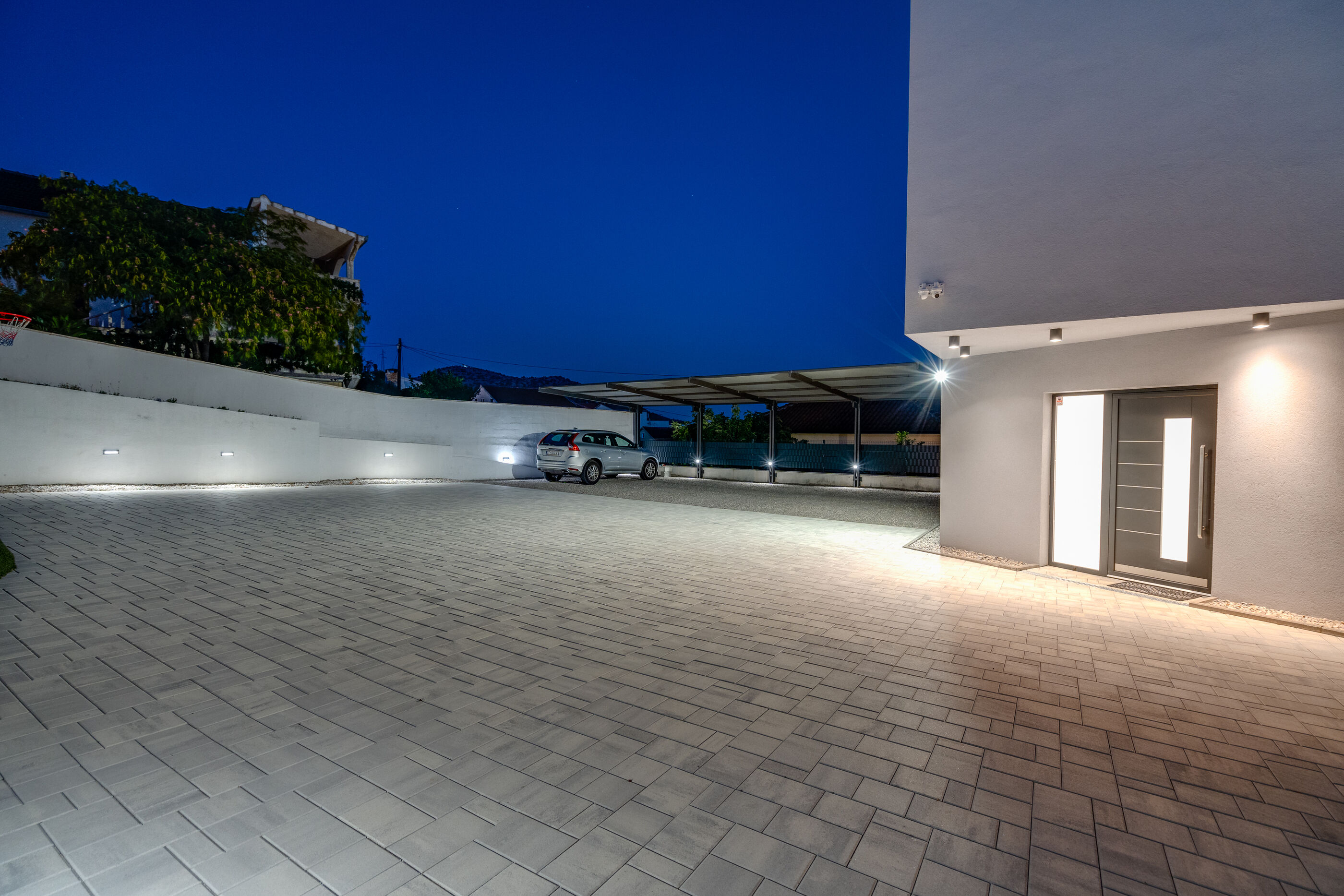 Photo of Villa Summer side