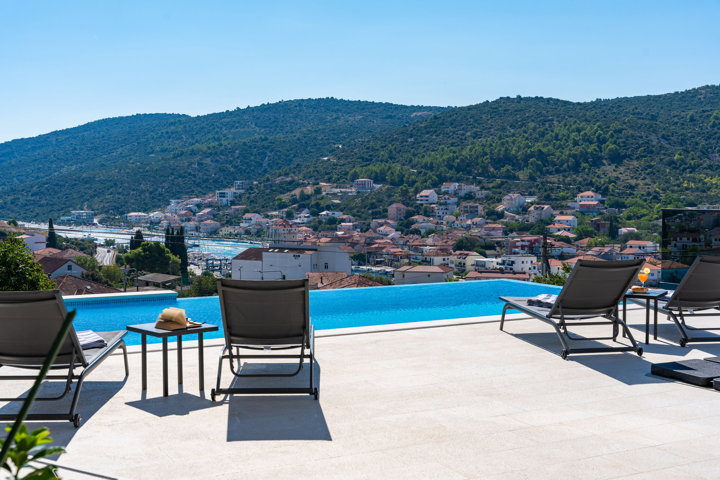 Photo of Villa Summer side