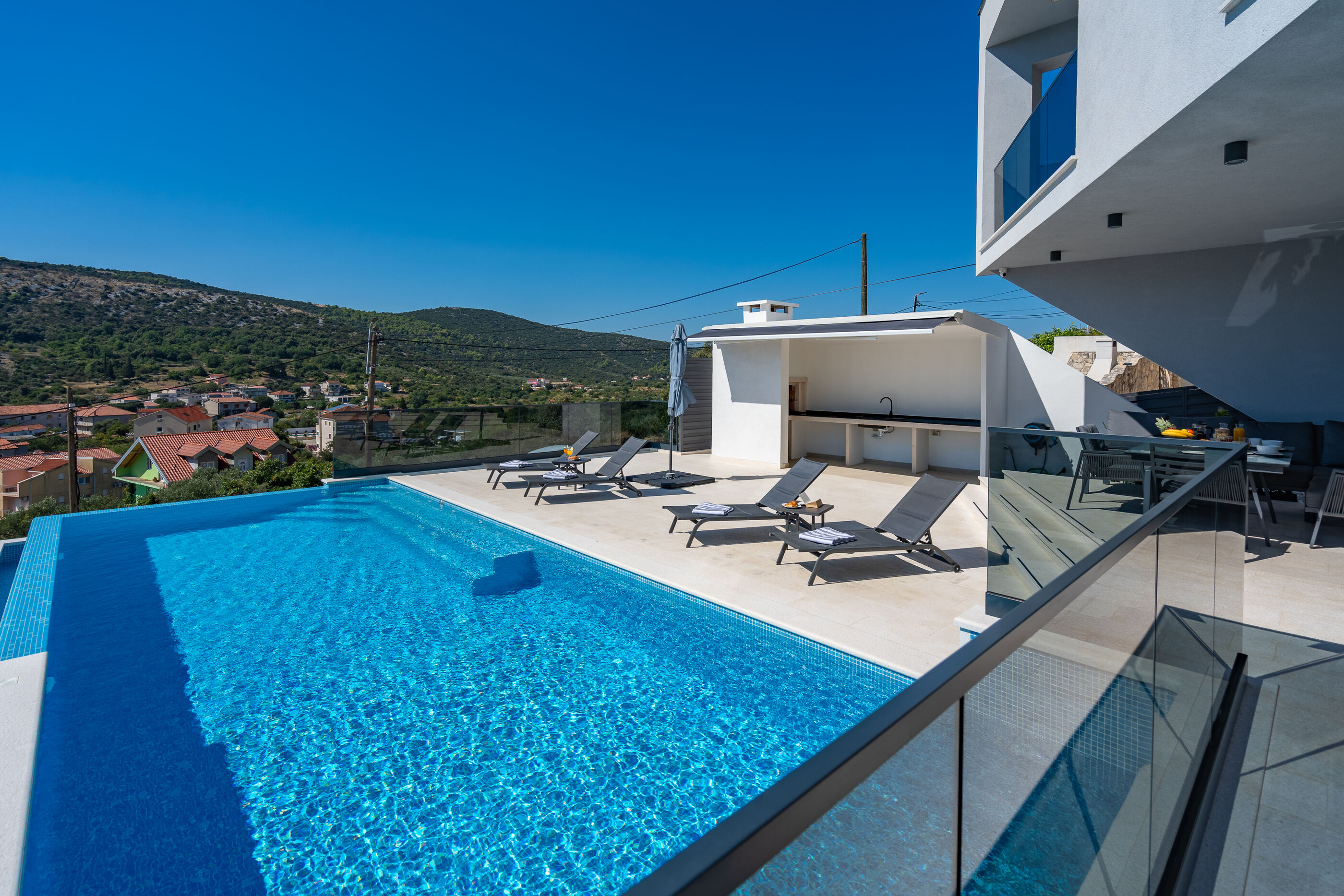 Photo of Villa Summer side