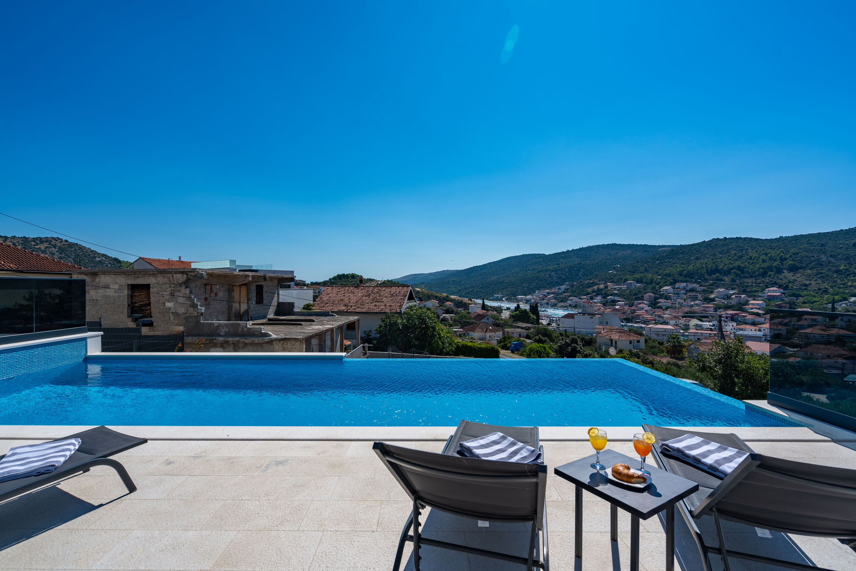 Photo of Villa Summer side