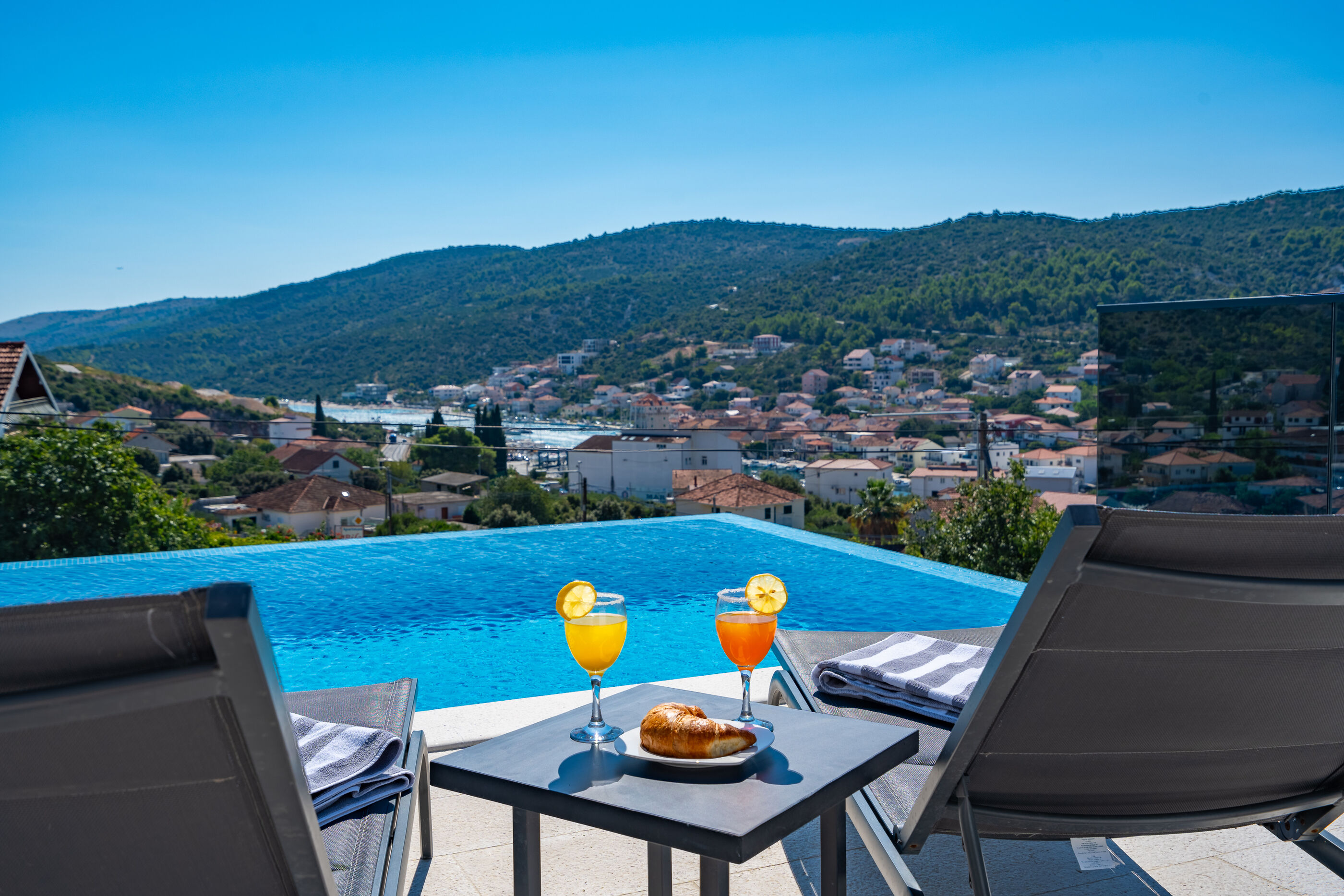 Photo of Villa Summer side