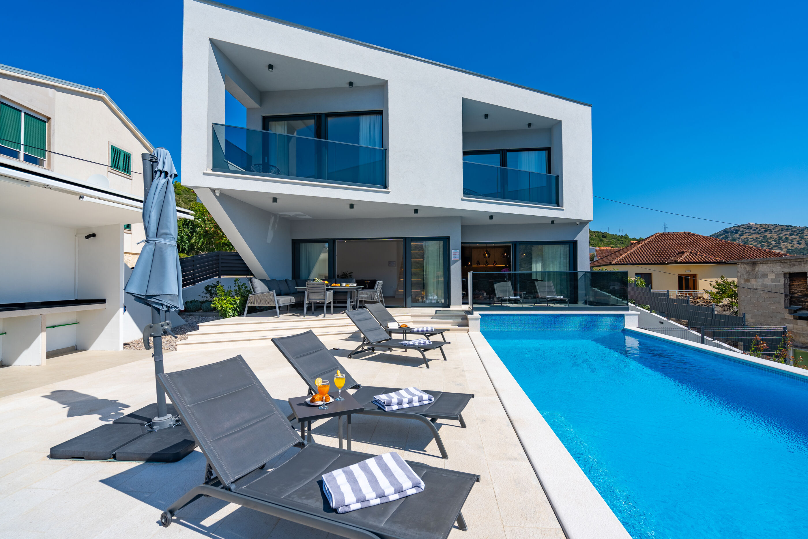 Photo of Villa Summer side